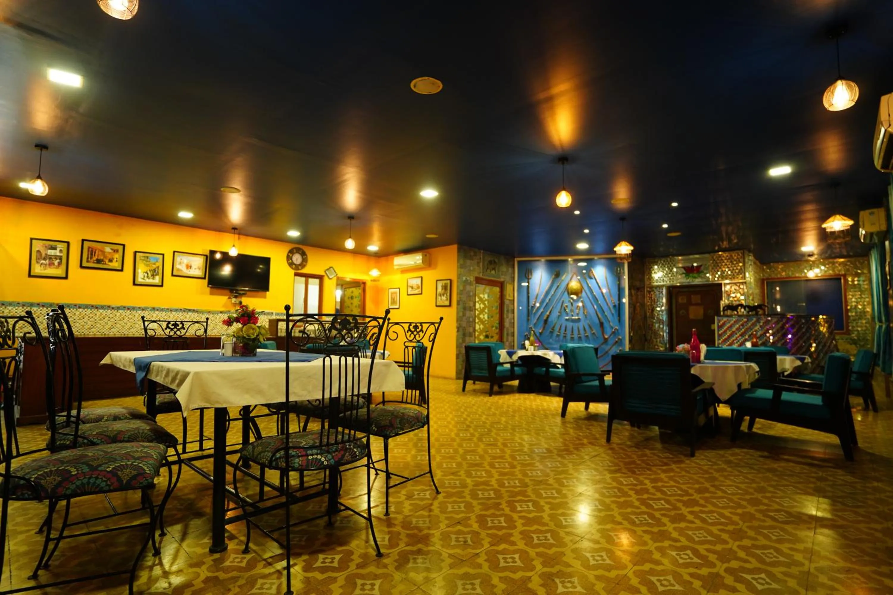 Restaurant/places to eat in Hotel Radoli House - A Heritage Hotel