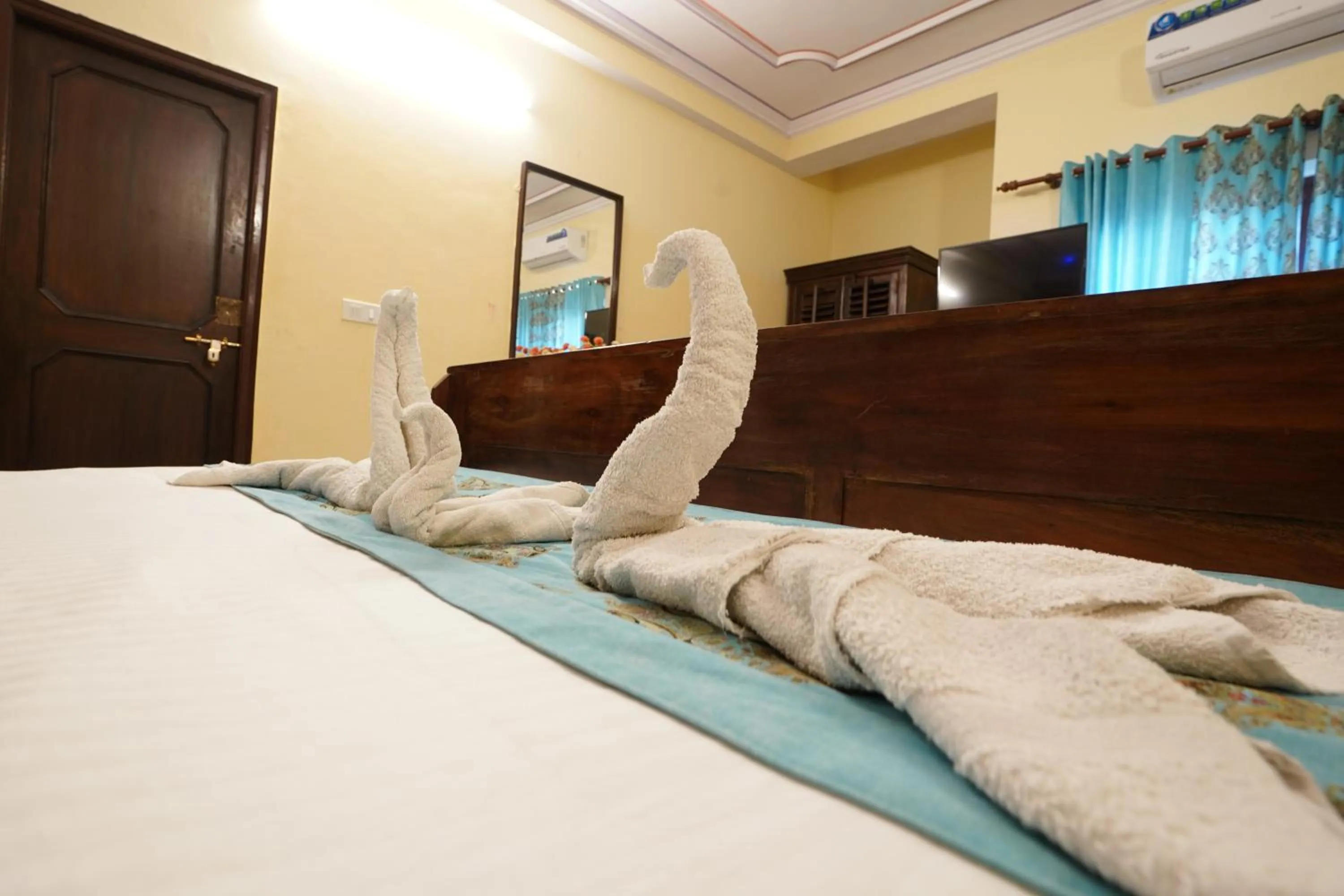 Bed in Hotel Radoli House - A Heritage Hotel