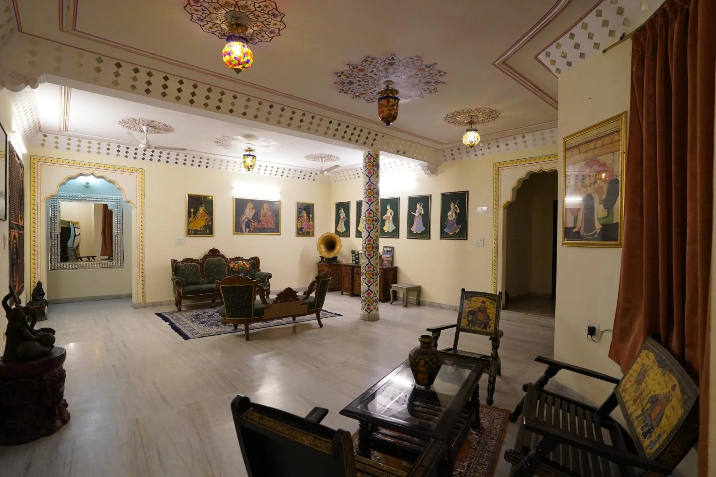 Living room in Hotel Radoli House - A Heritage Hotel