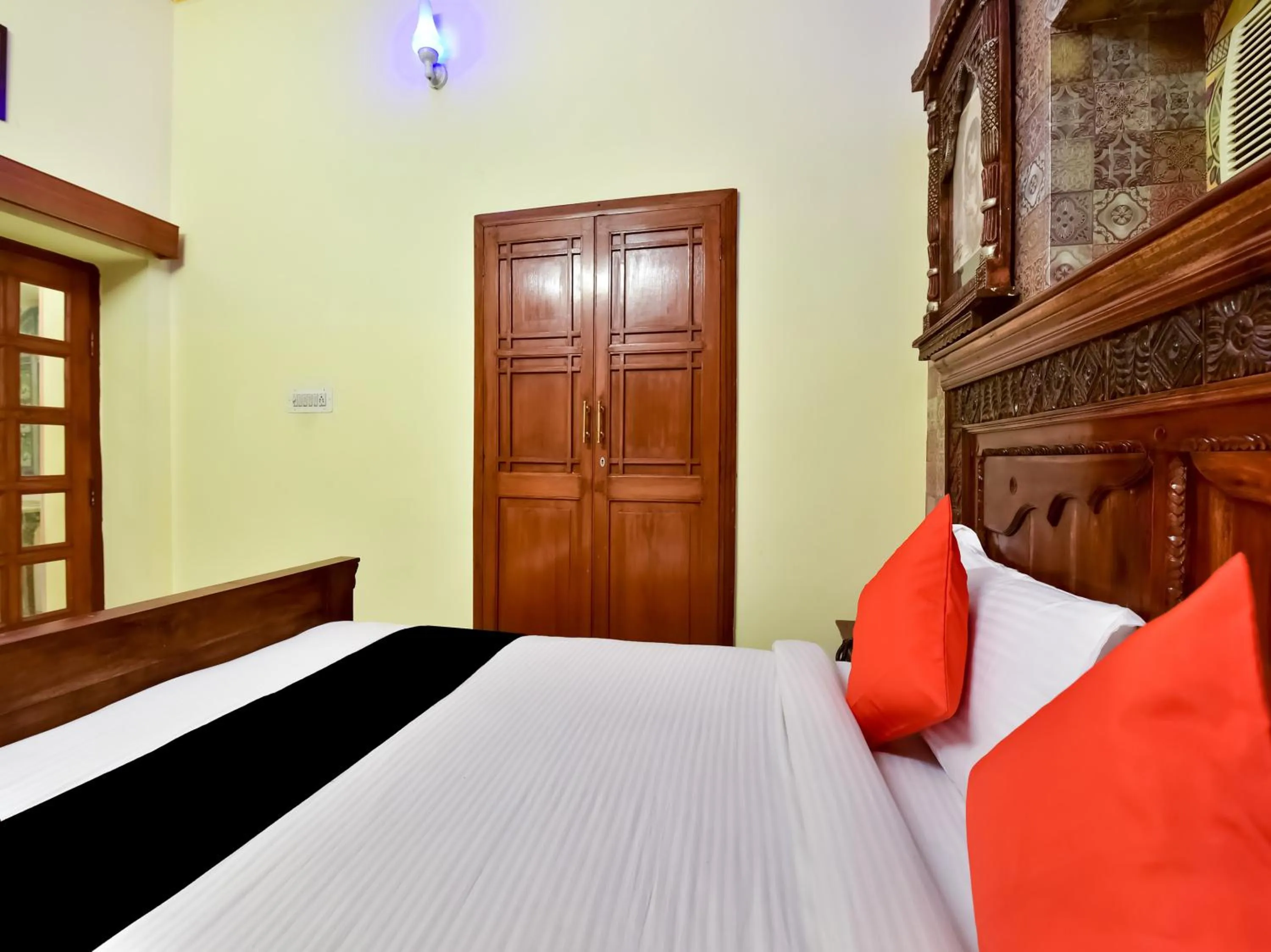 Bedroom, Bed in Hotel Radoli House - A Heritage Hotel