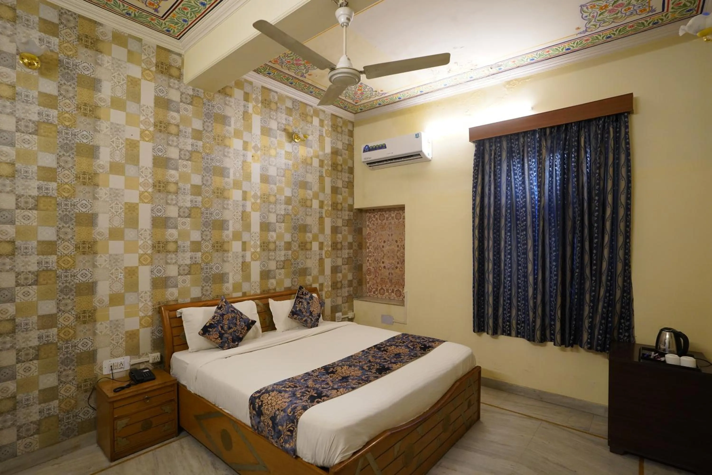 Photo of the whole room, Bed in Hotel Radoli House - A Heritage Hotel