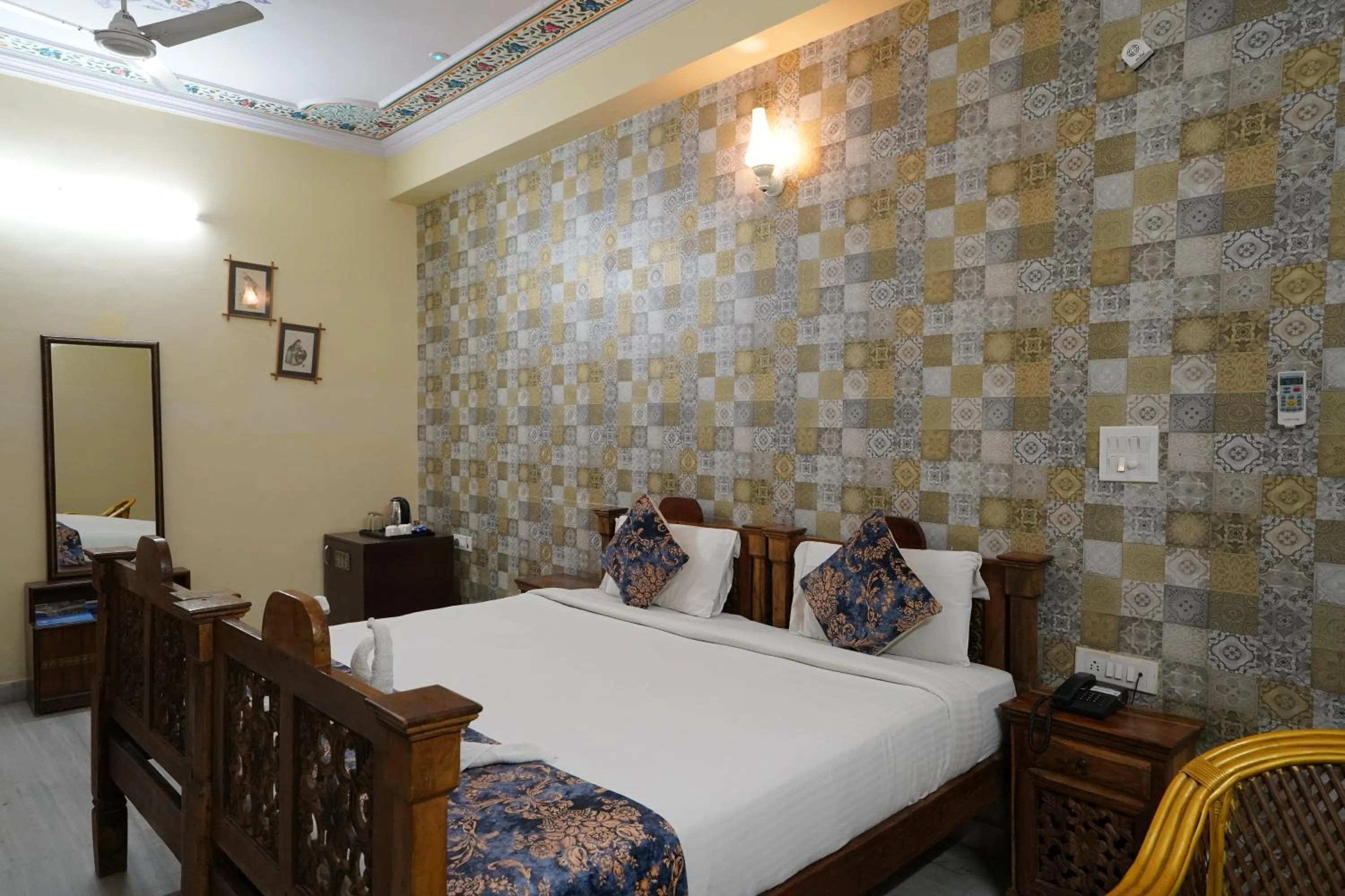 Photo of the whole room, Bed in Hotel Radoli House - A Heritage Hotel