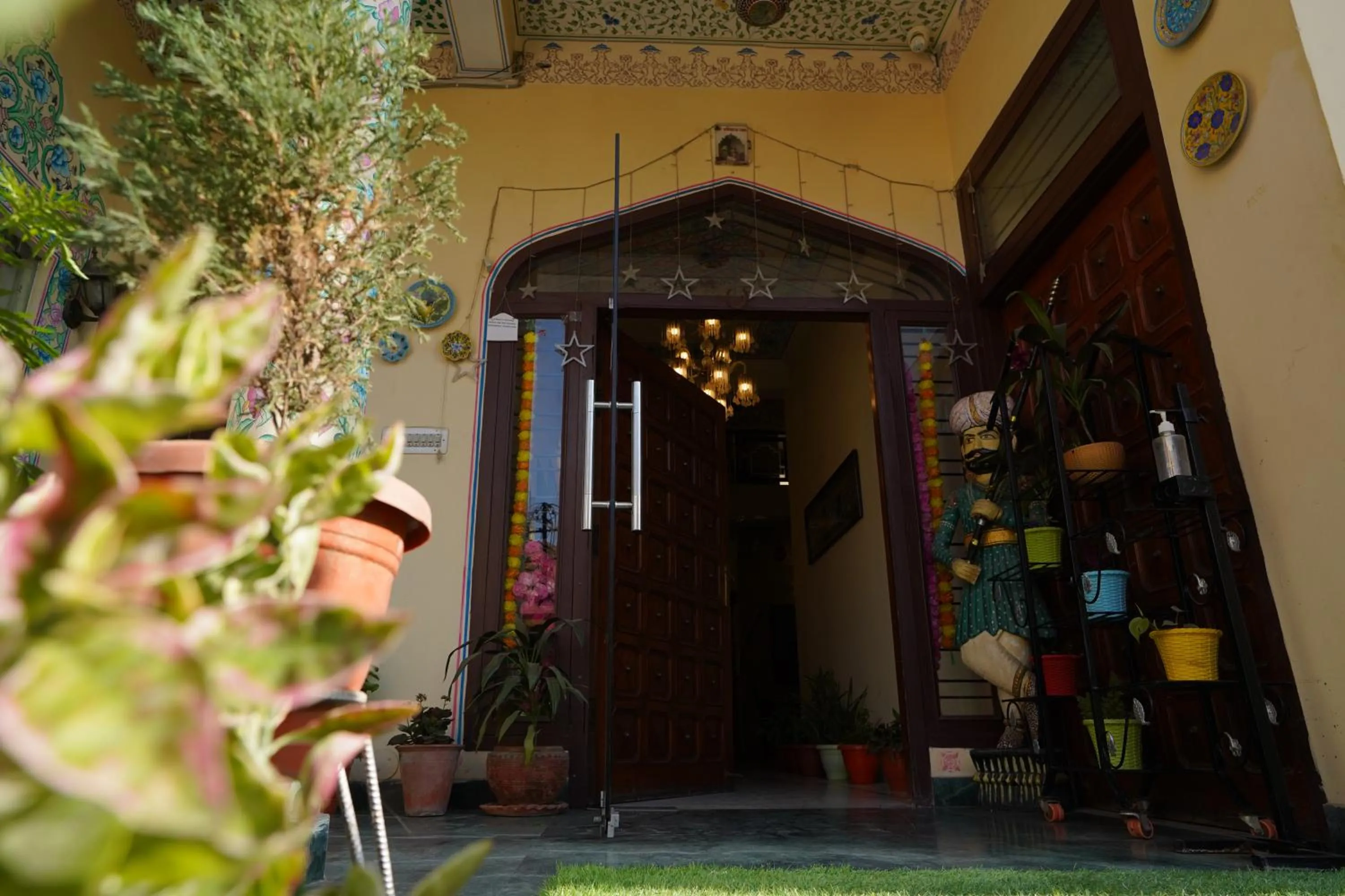 Facade/entrance in Hotel Radoli House - A Heritage Hotel