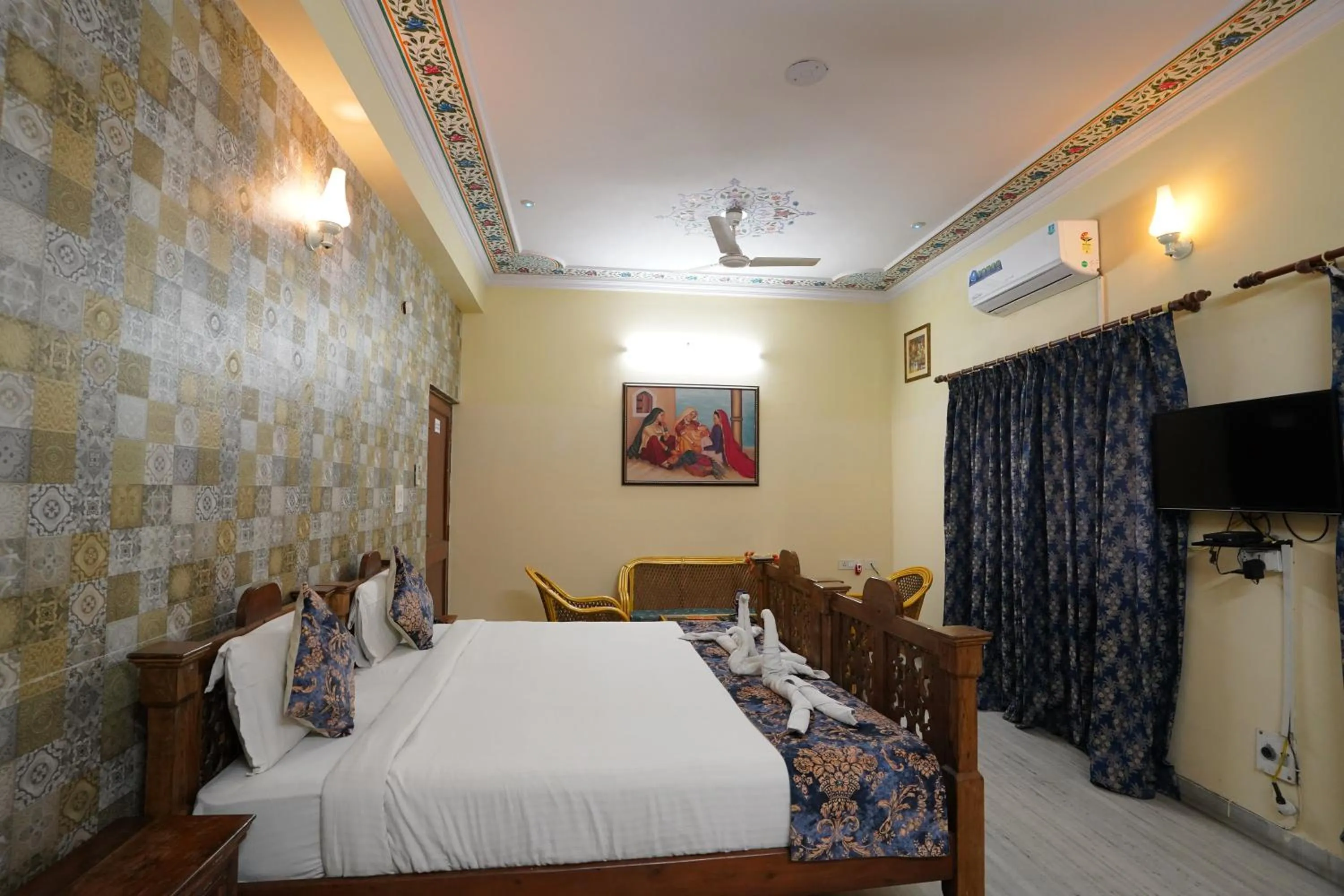Photo of the whole room, Bed in Hotel Radoli House - A Heritage Hotel