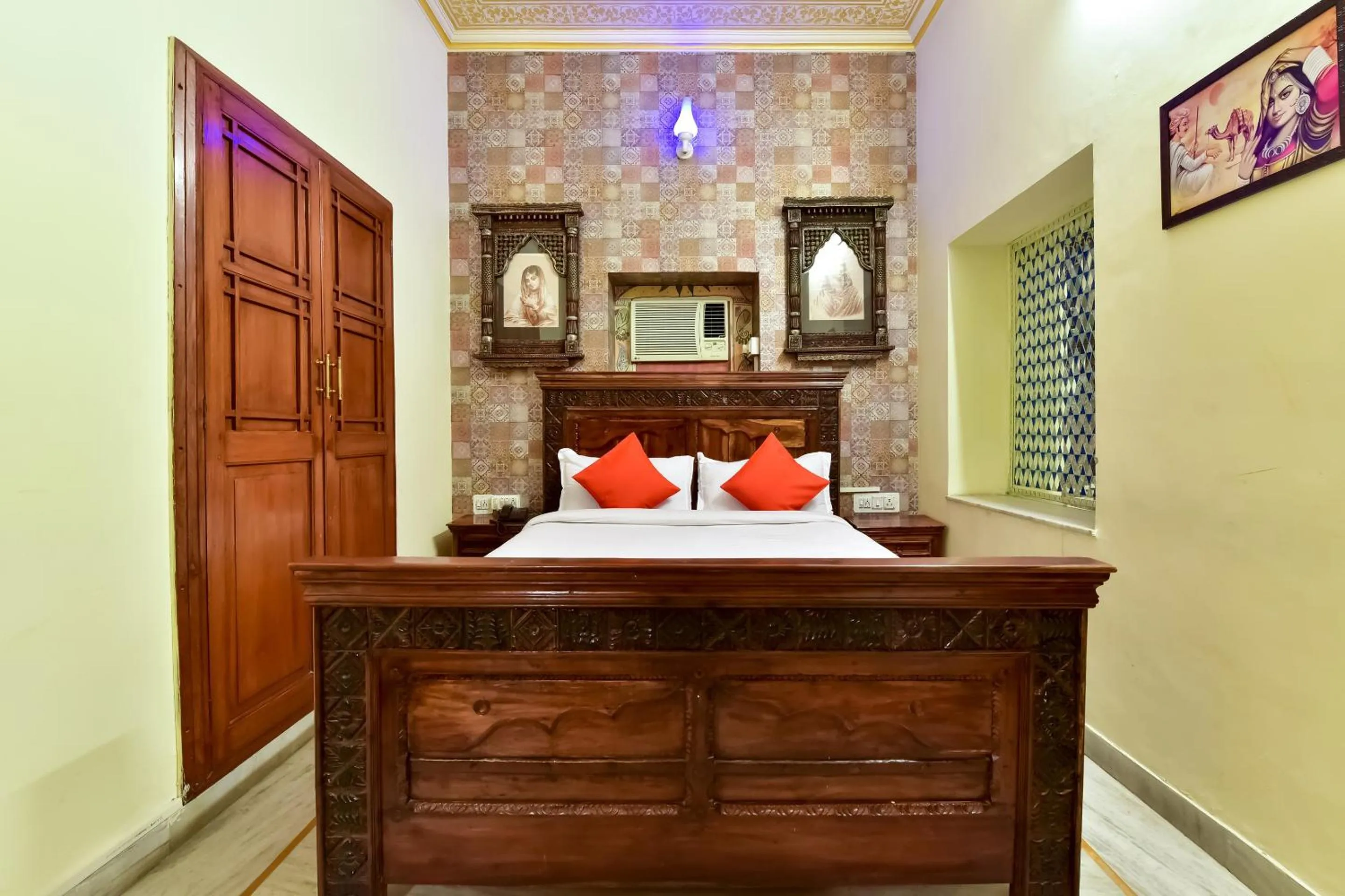 Bedroom, Bed in Hotel Radoli House - A Heritage Hotel