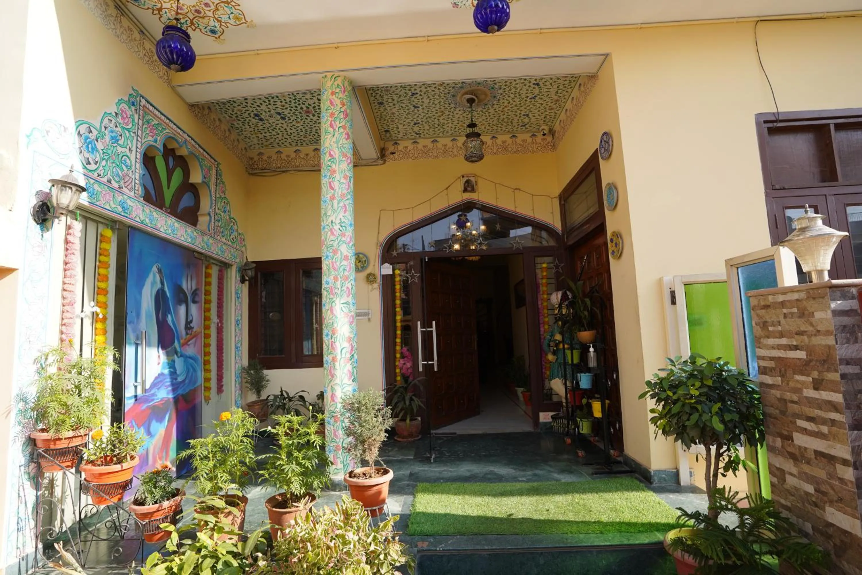 Facade/entrance in Hotel Radoli House - A Heritage Hotel