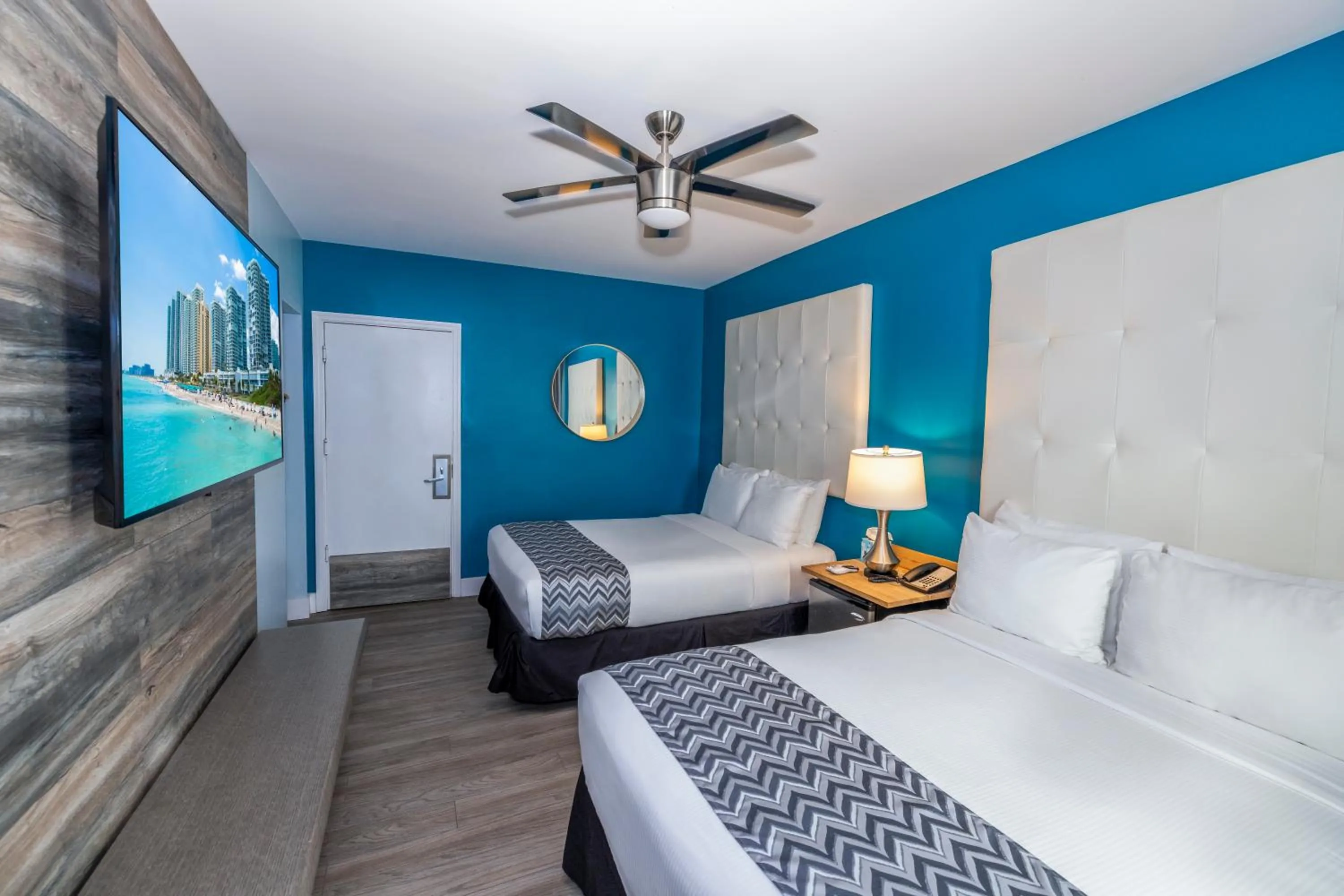 TV and multimedia, Bed in Colony Hotel