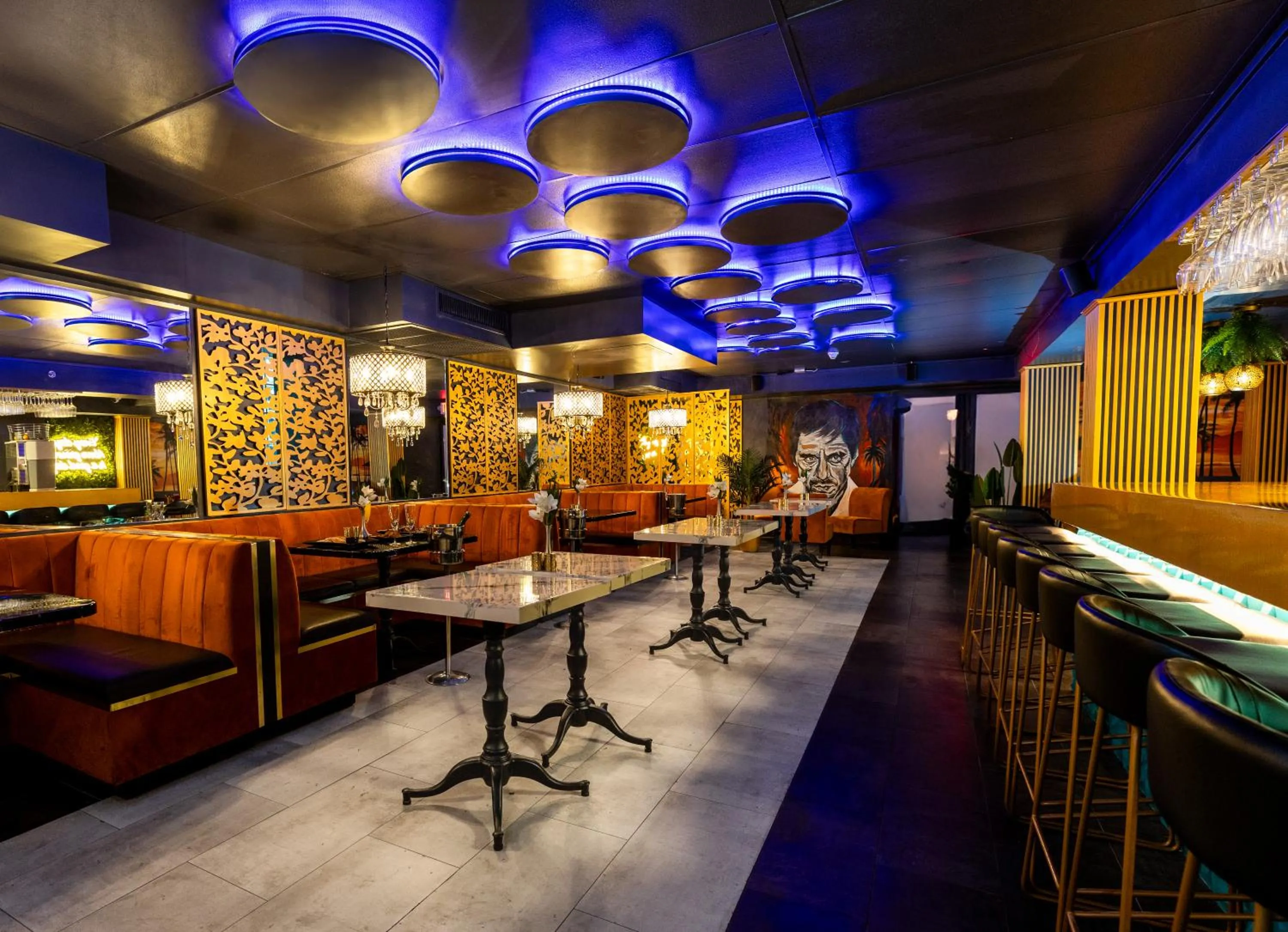 Lounge or bar in Colony Hotel