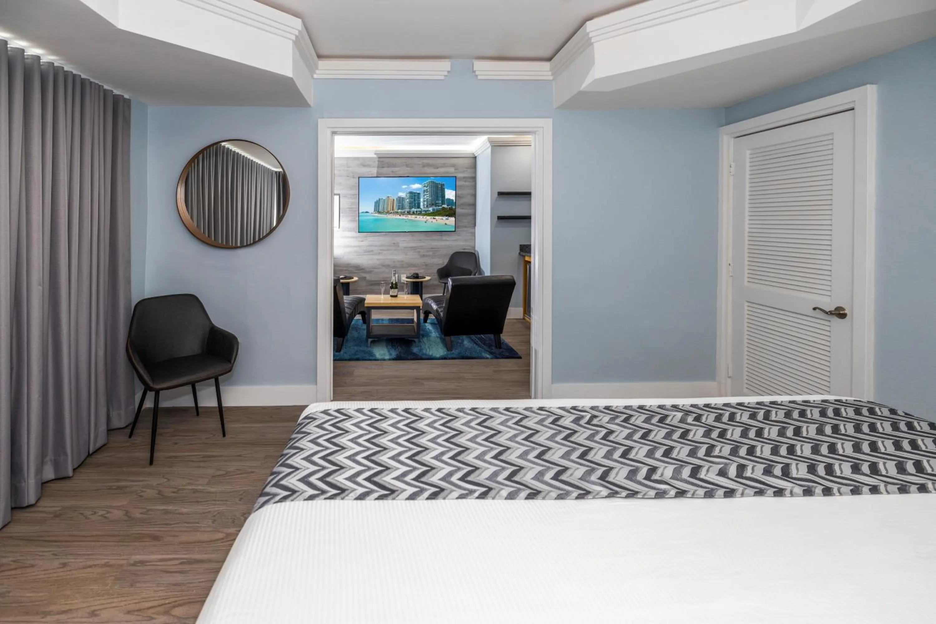 Bedroom, Bed in Colony Hotel