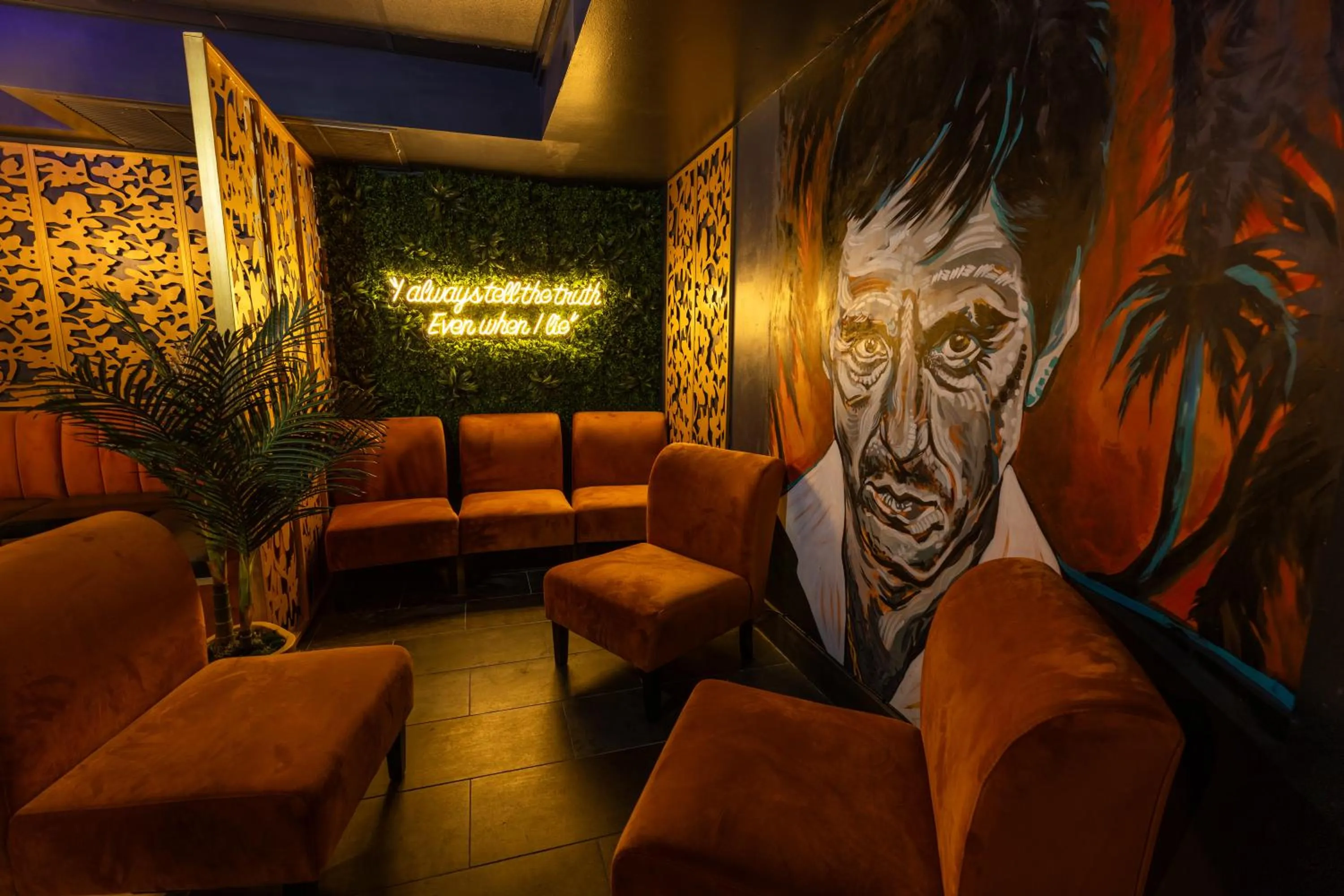 Lounge or bar in Colony Hotel