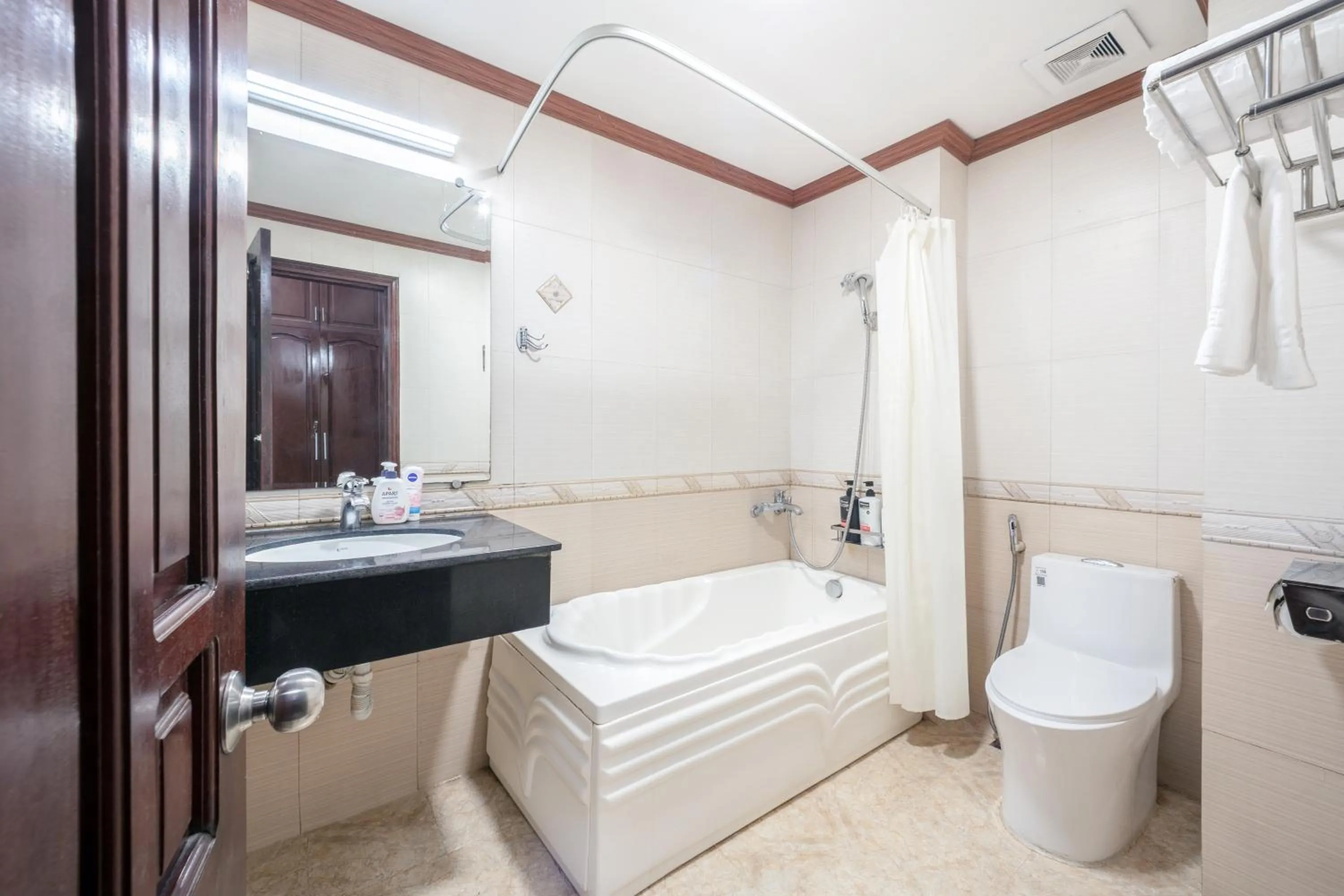 Shower in A25 Hotel - 61 Lương Ngọc Quyến