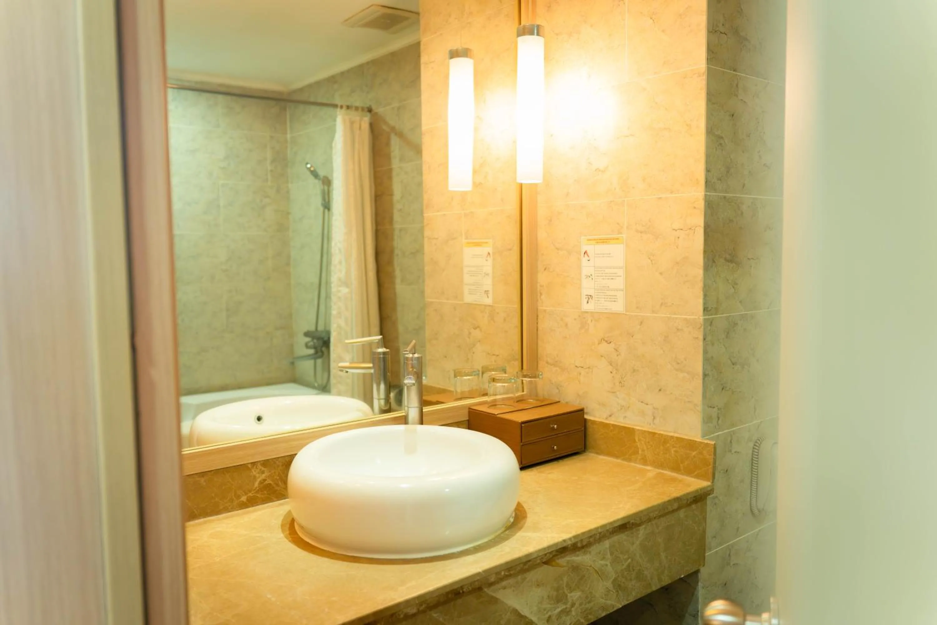 Bath in Super Candle Hotel