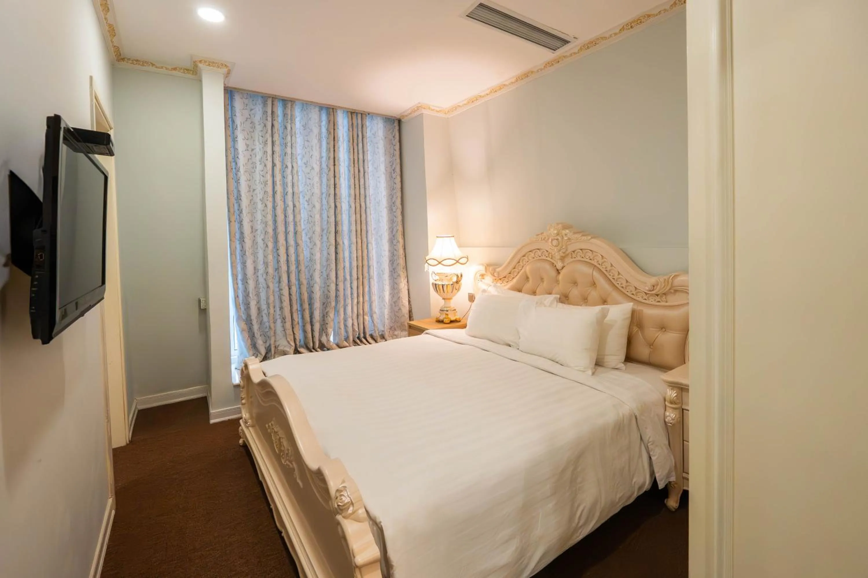 Bed in Super Candle Hotel