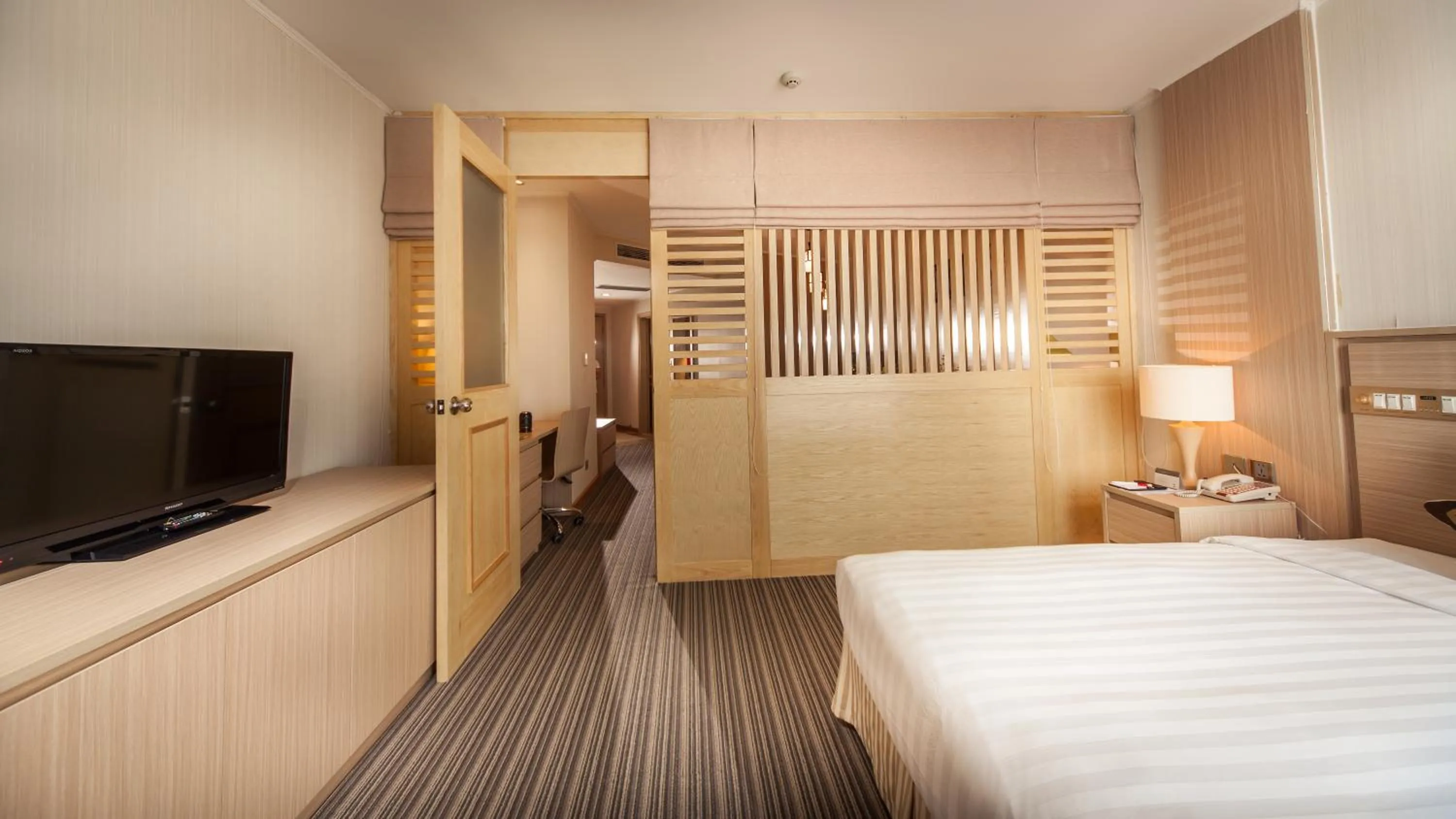 Shower, Bed in Super Candle Hotel