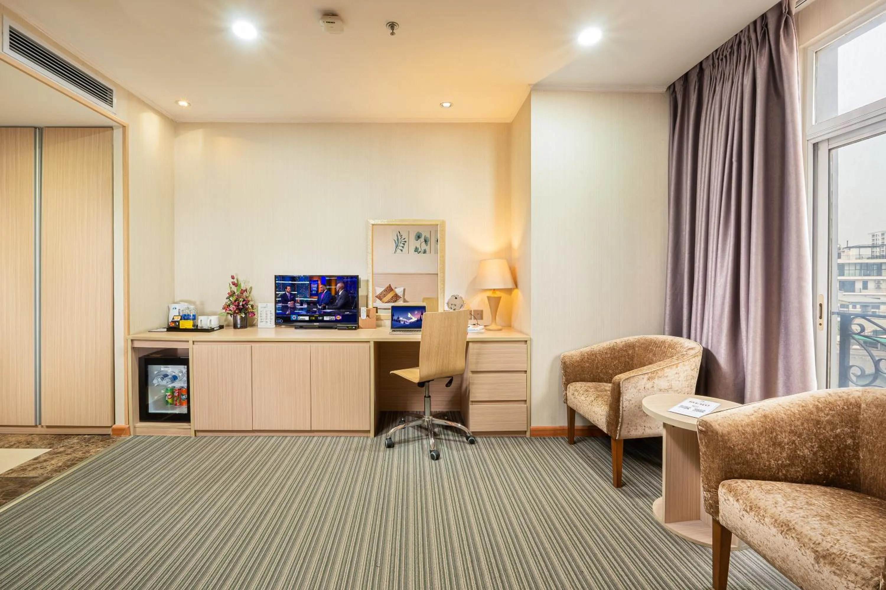 Area and facilities in Super Candle Hotel