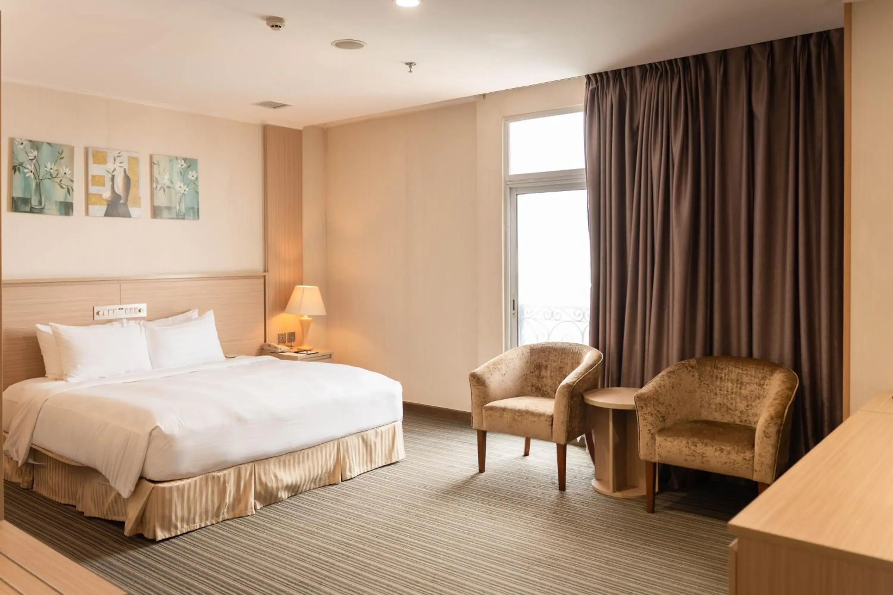 Deluxe Double Room in Super Candle Hotel Deluxe Double Room in Super Candle Hotel