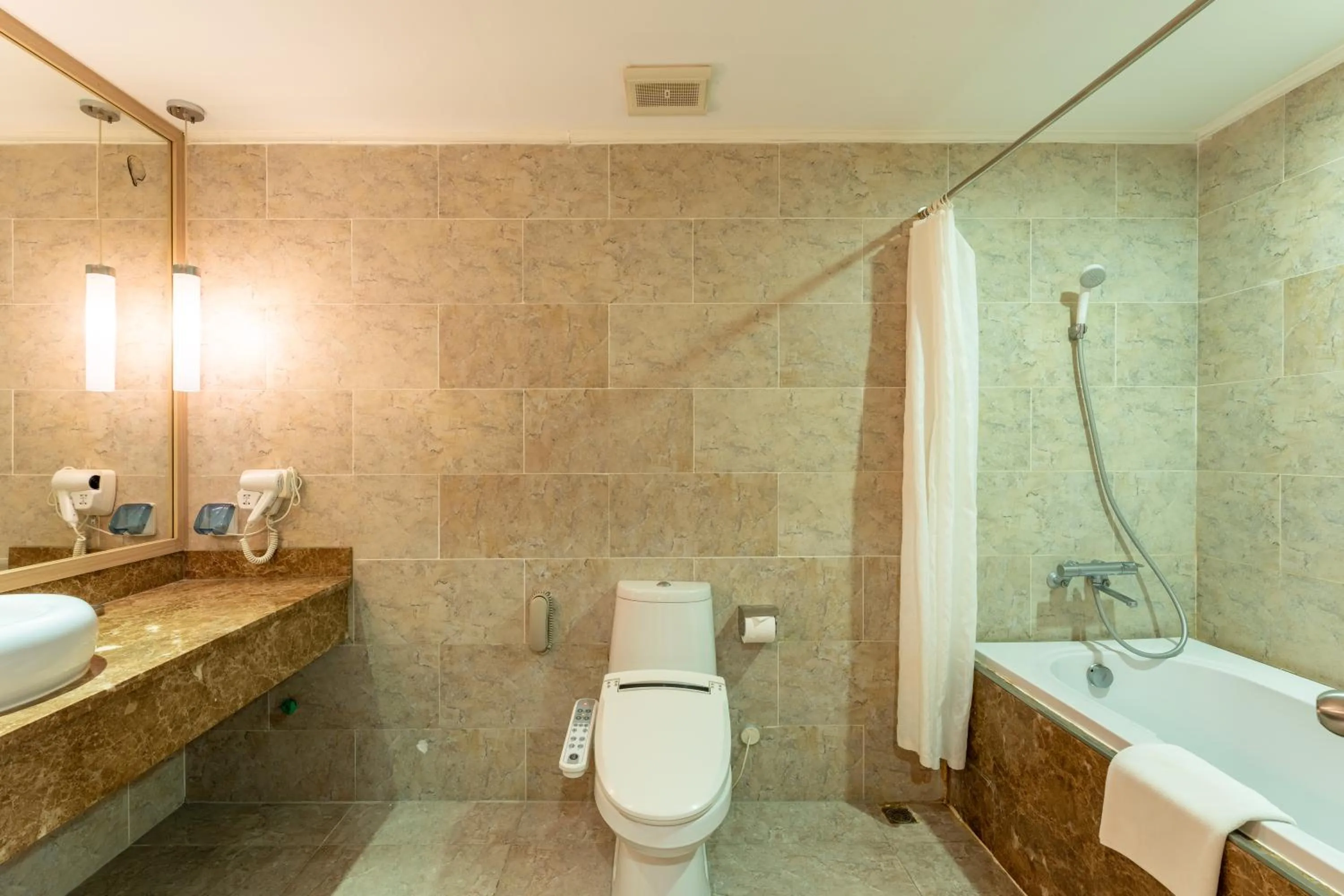 bidet in Super Candle Hotel