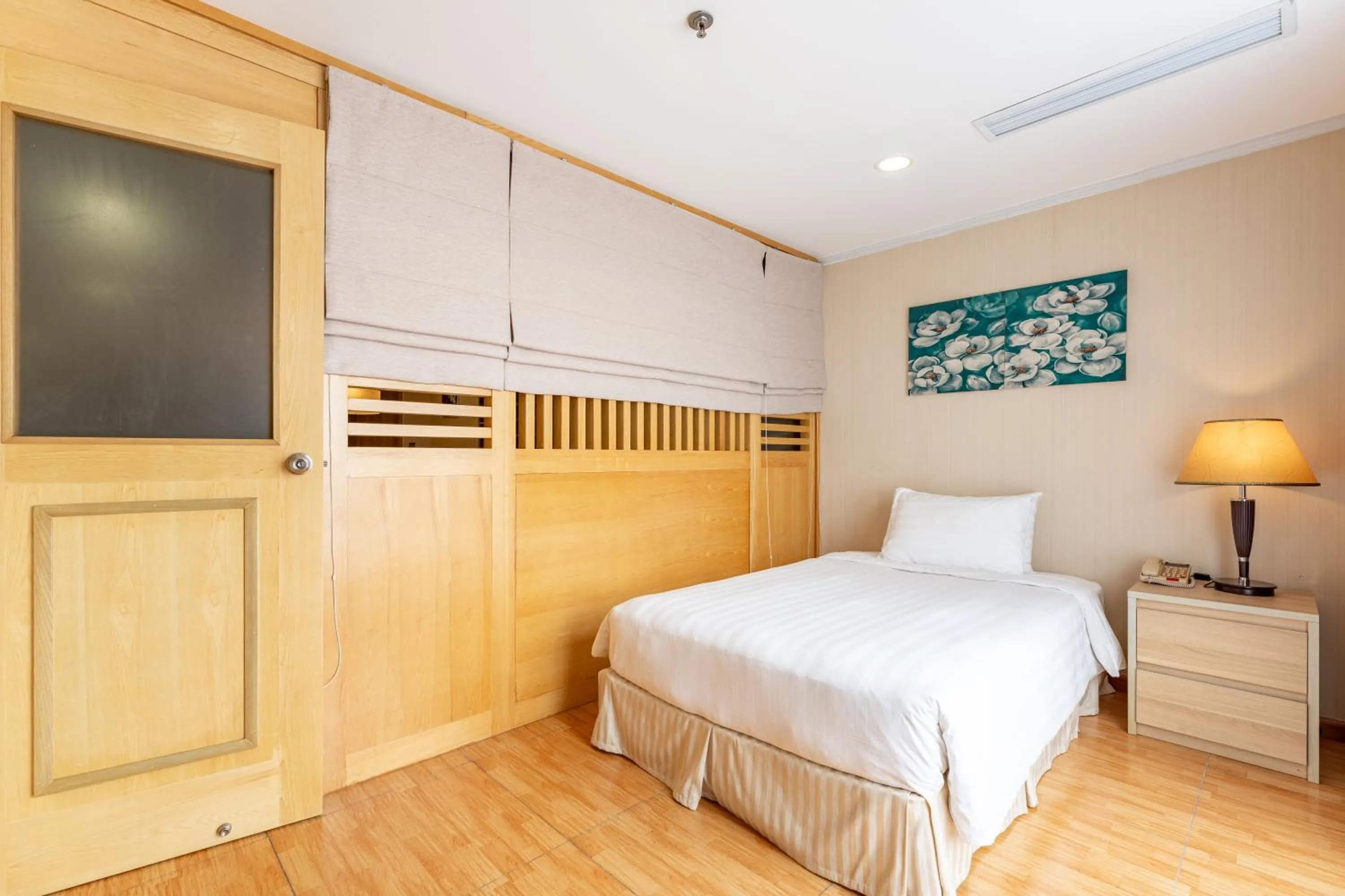 Bedroom, Bed in Super Candle Hotel