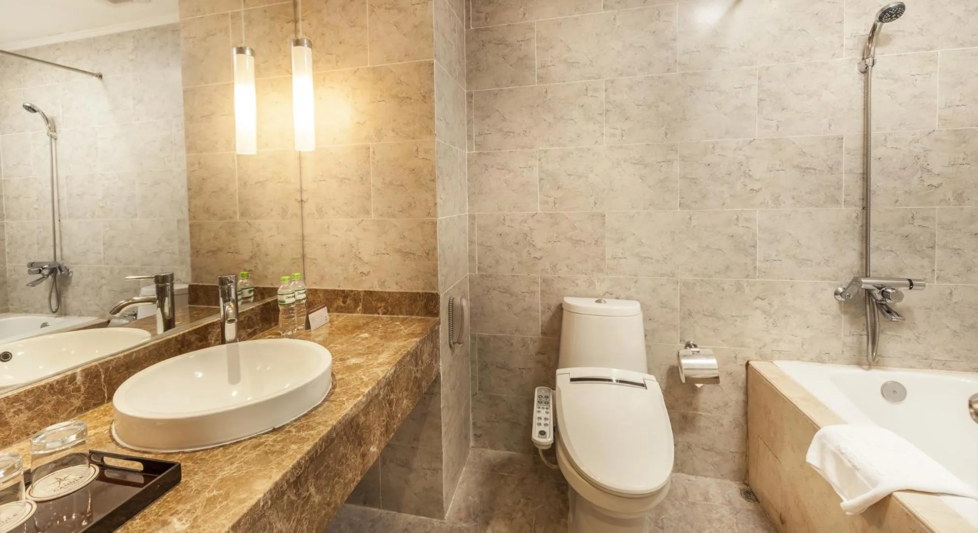 Toilet in Super Candle Hotel