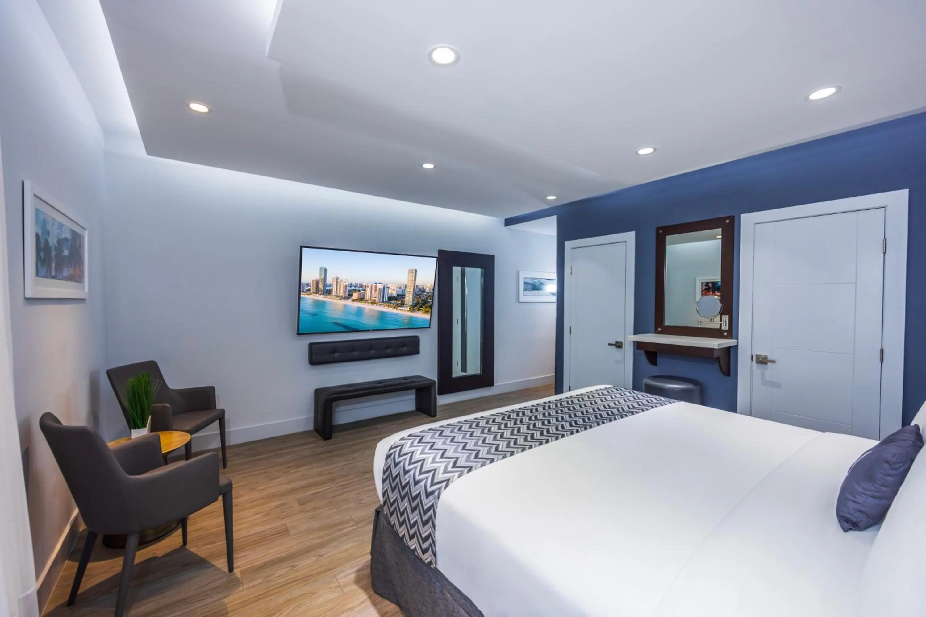 TV and multimedia, Bed in Kent Hotel