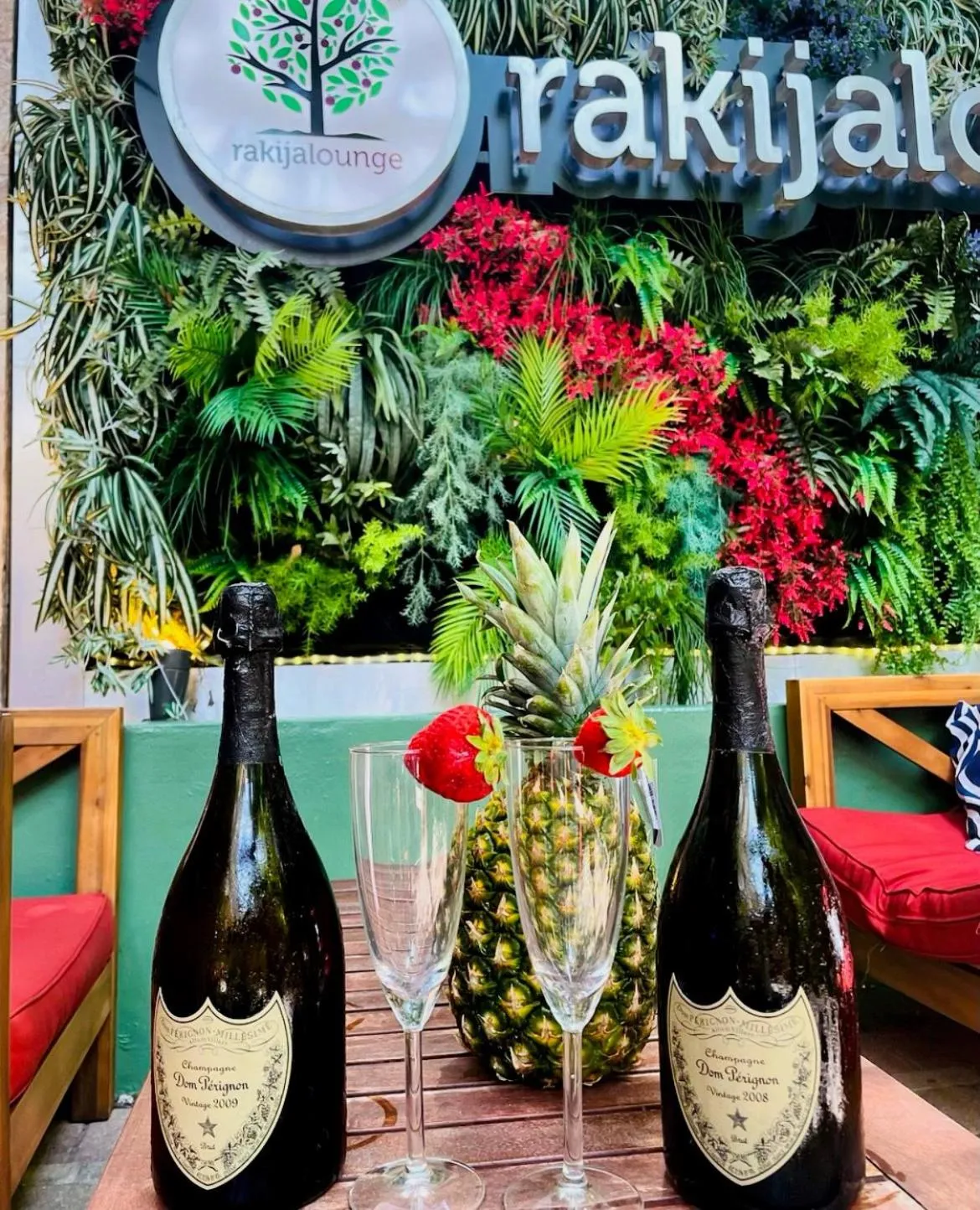 Restaurant/places to eat in Kent Hotel