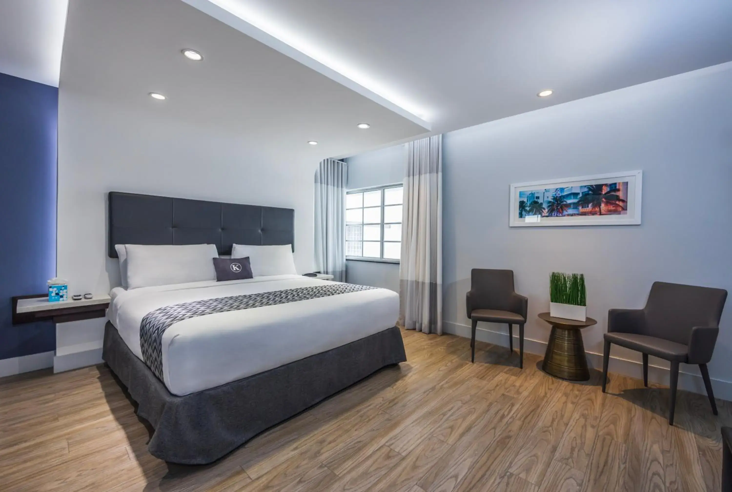 Deluxe King Room - single occupancy in Kent Hotel Deluxe King Room - single occupancy in Kent Hotel