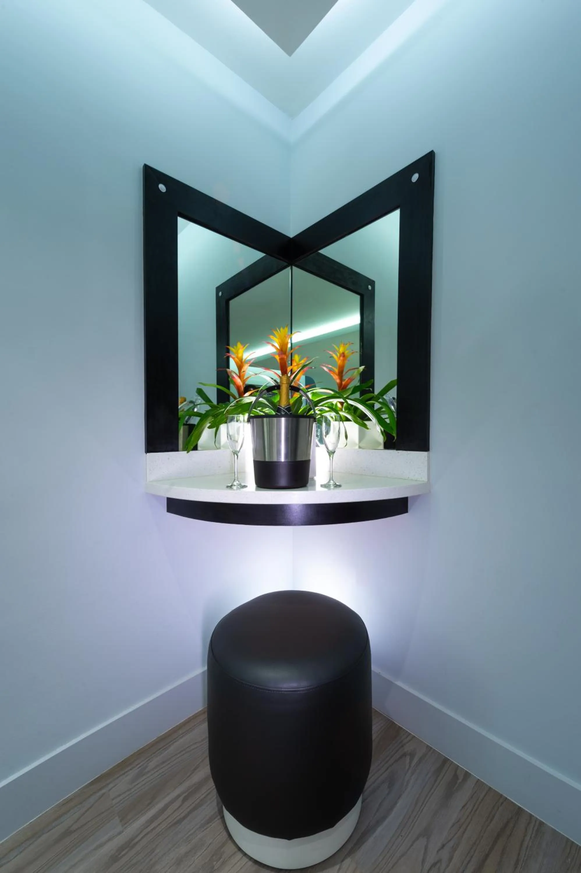 Bedroom in Kent Hotel