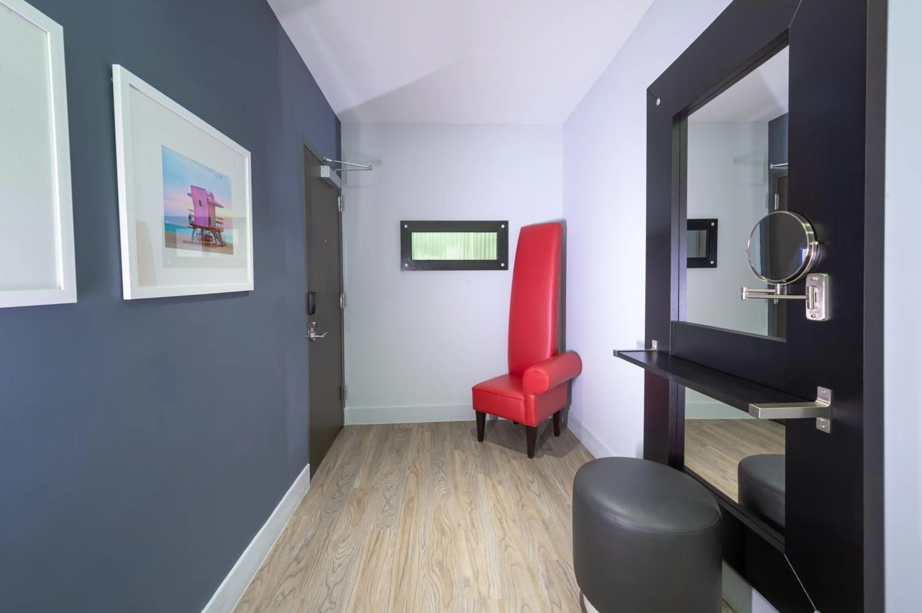 Seating area in Kent Hotel