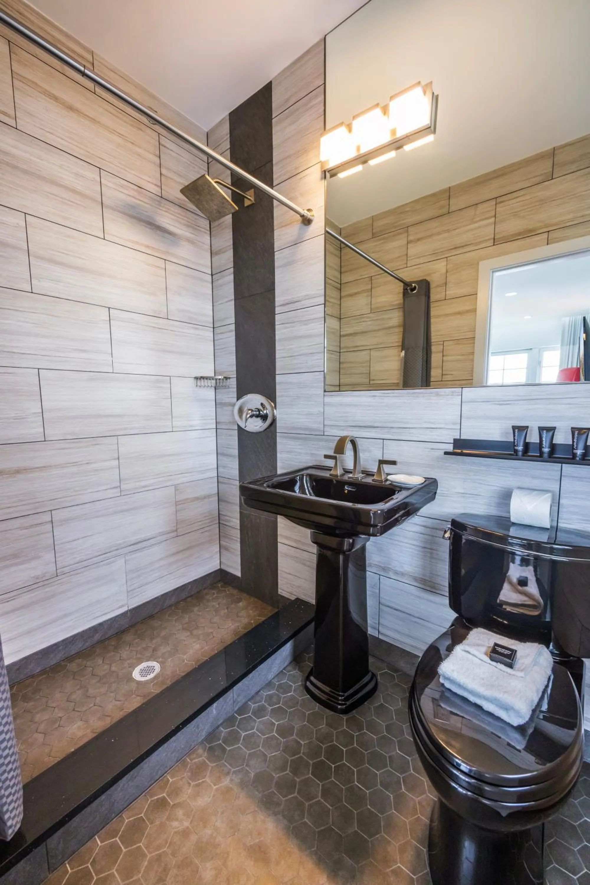 Bathroom in Kent Hotel