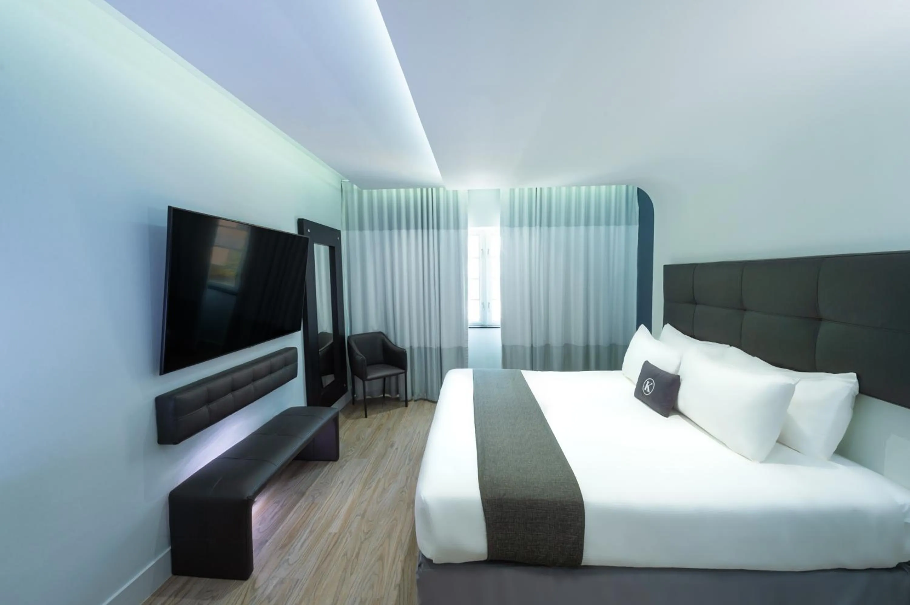 TV and multimedia, Bed in Kent Hotel