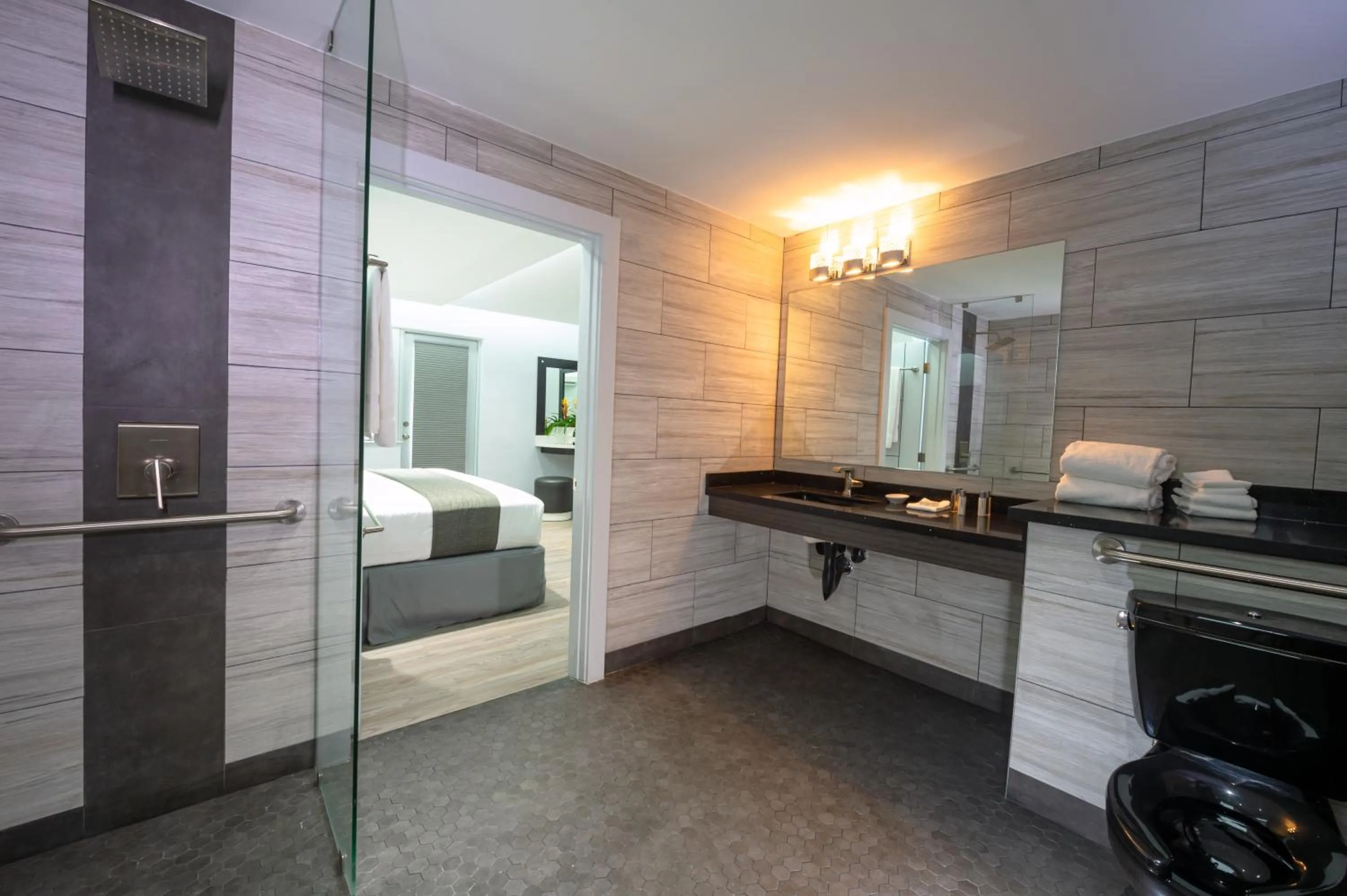 Bathroom in Kent Hotel