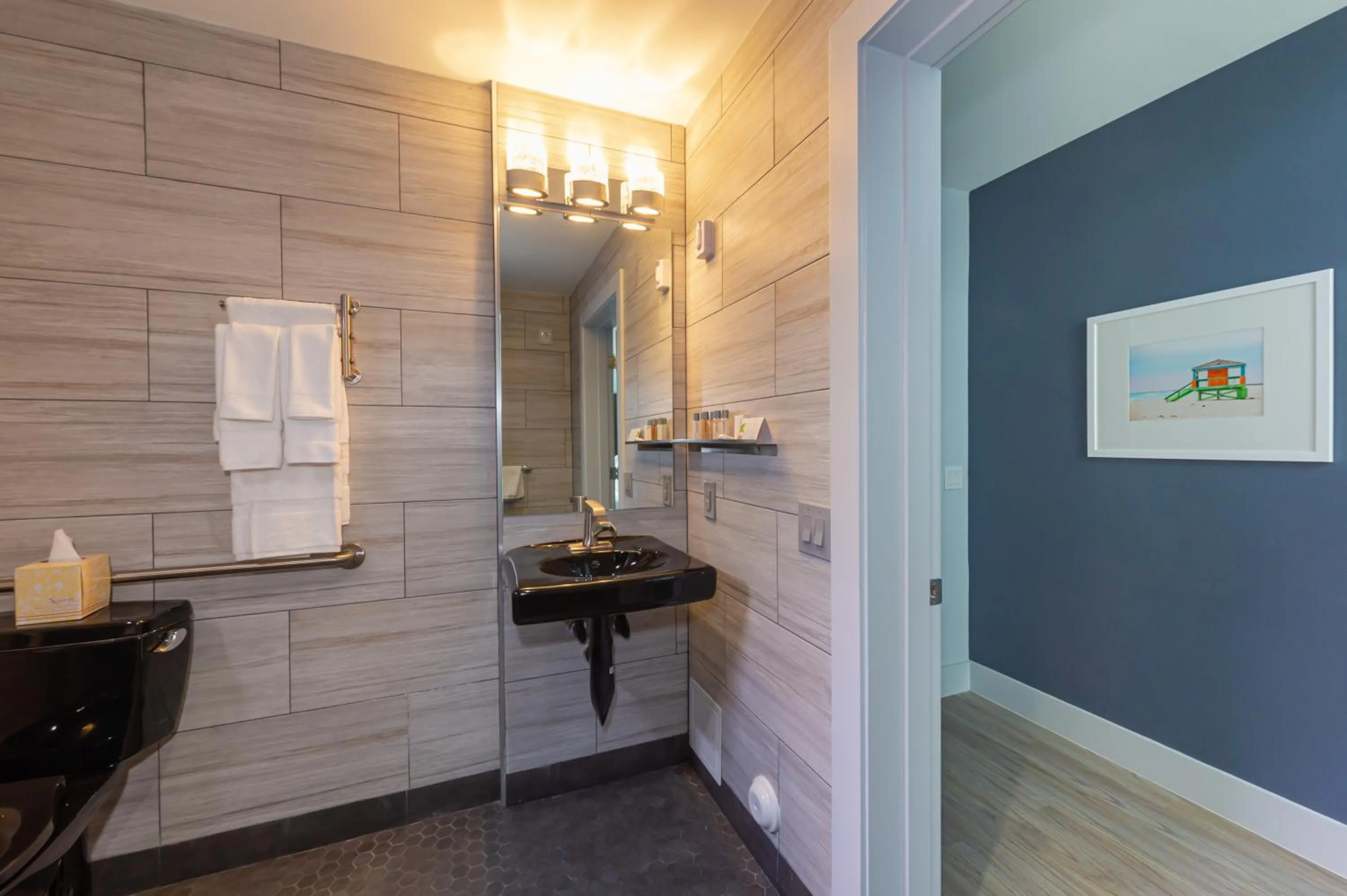 Bathroom in Kent Hotel