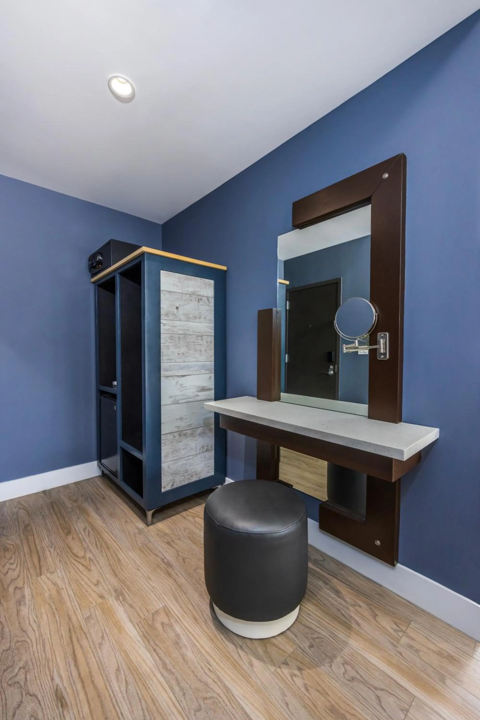 Decorative detail in Kent Hotel