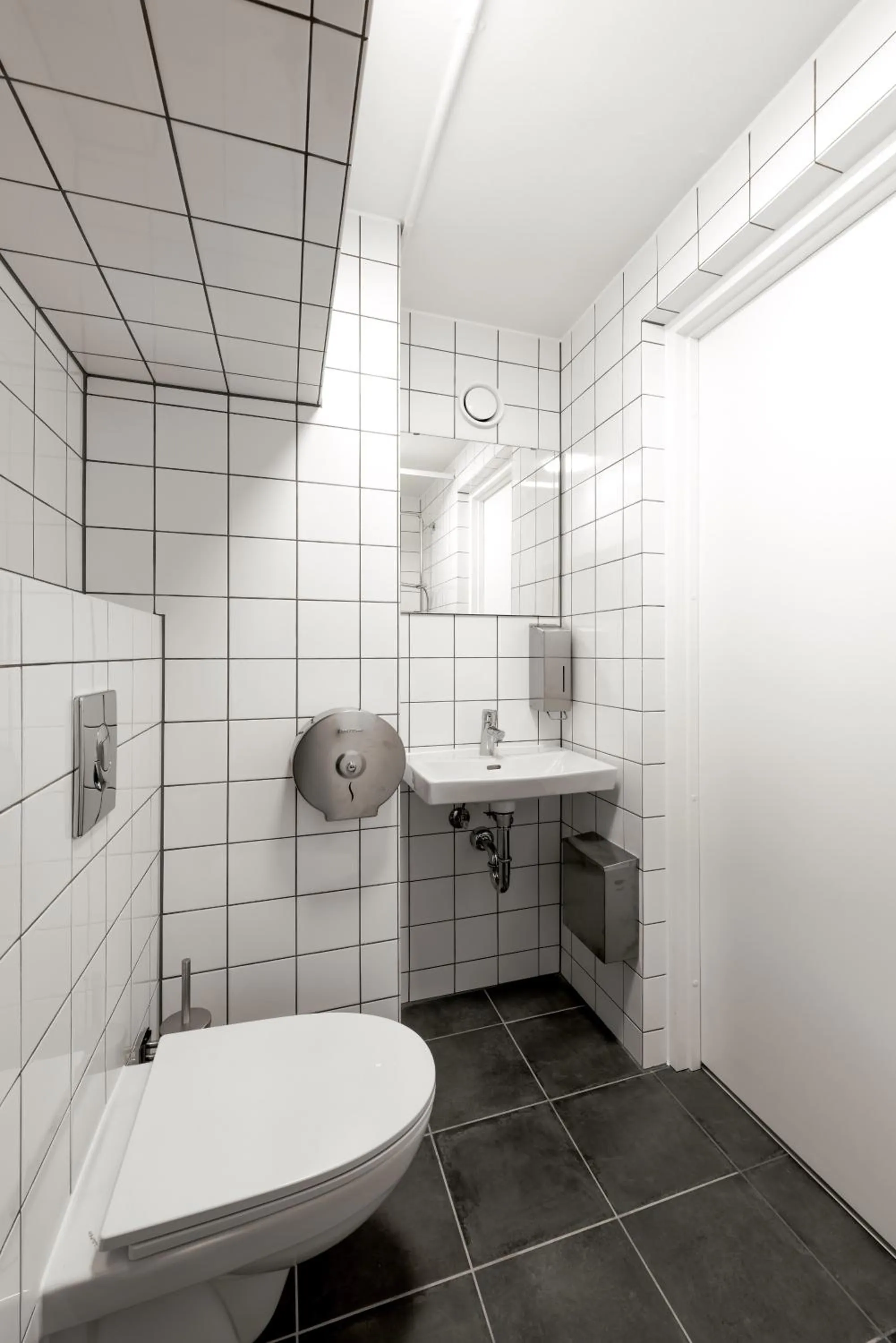 Toilet, Bathroom in BOOK1 by Brøchner Hotels