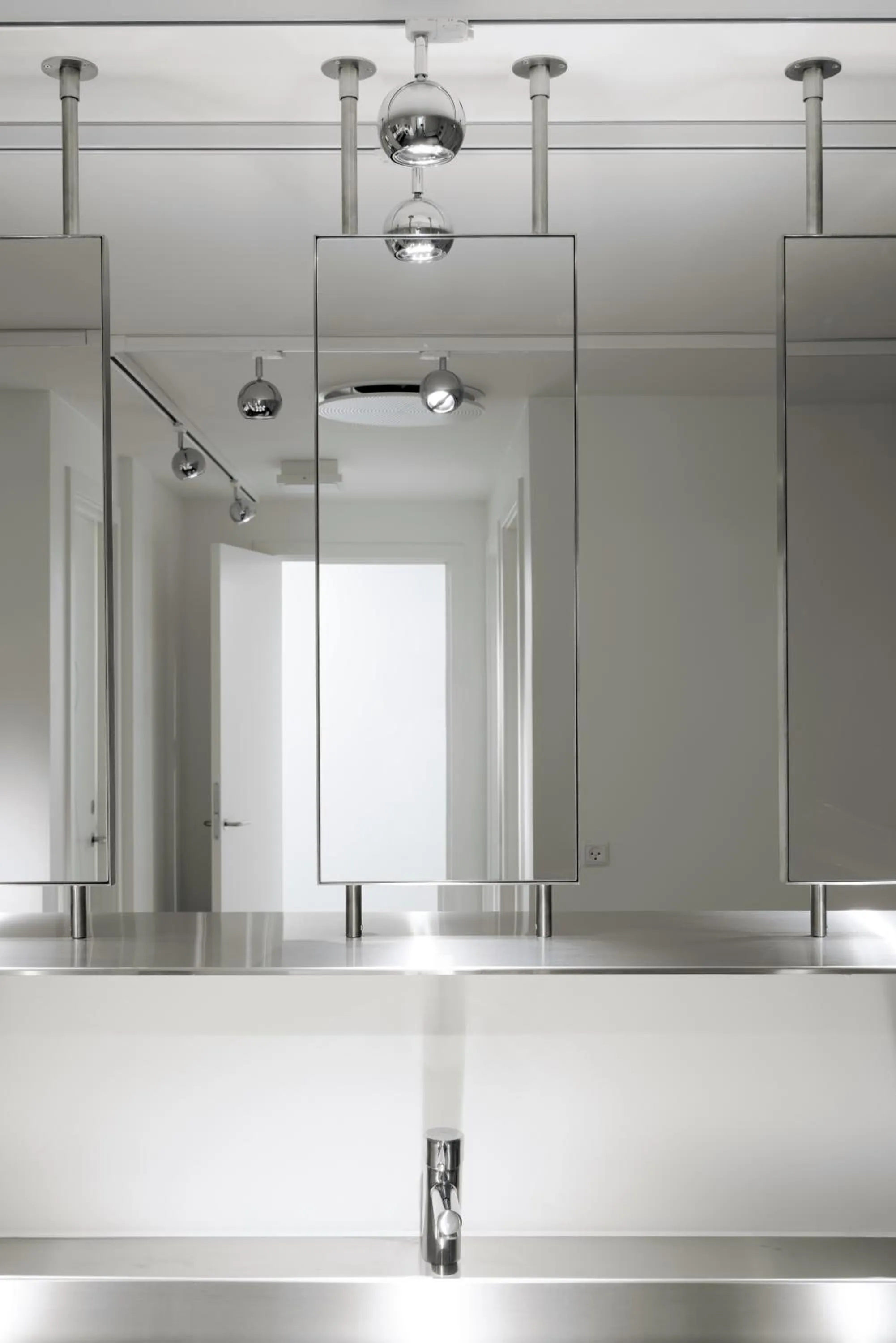 Bathroom in BOOK1 by Brøchner Hotels