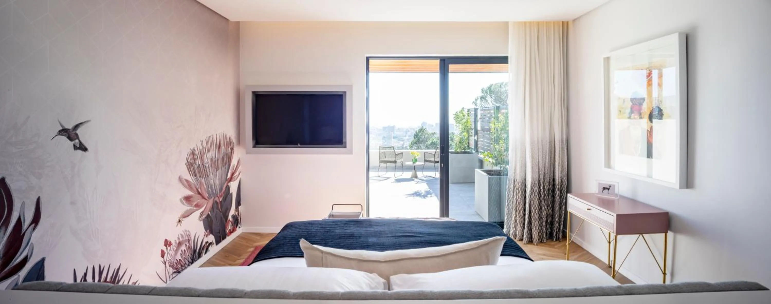 Bedroom, Bed in Camissa House