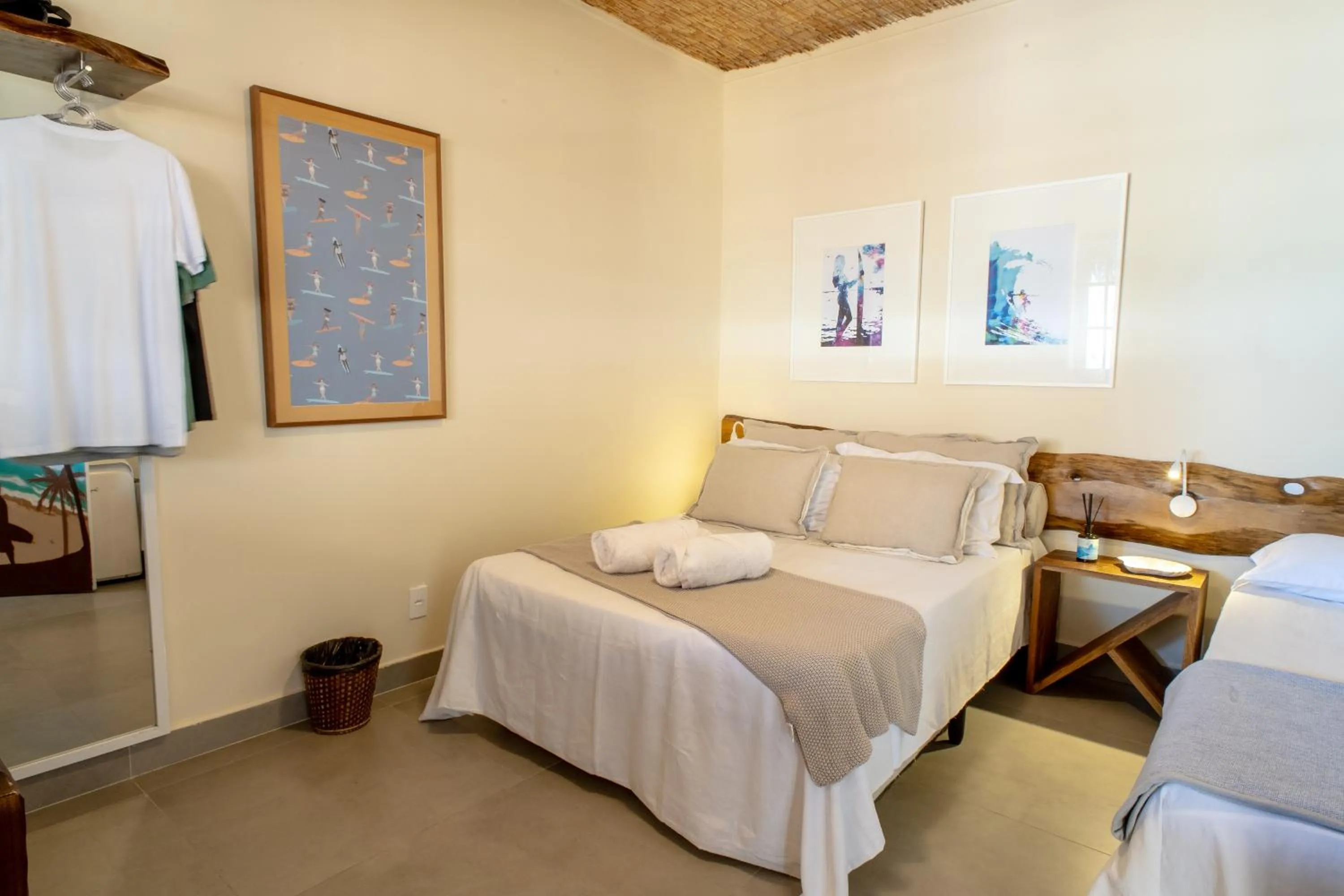 Photo of the whole room, Bed in Longboard Paradise Suítes