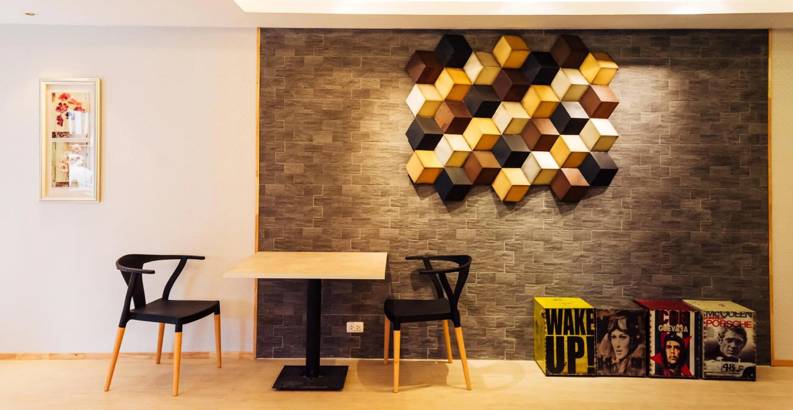 Restaurant/places to eat in Baron Residence Bangkok