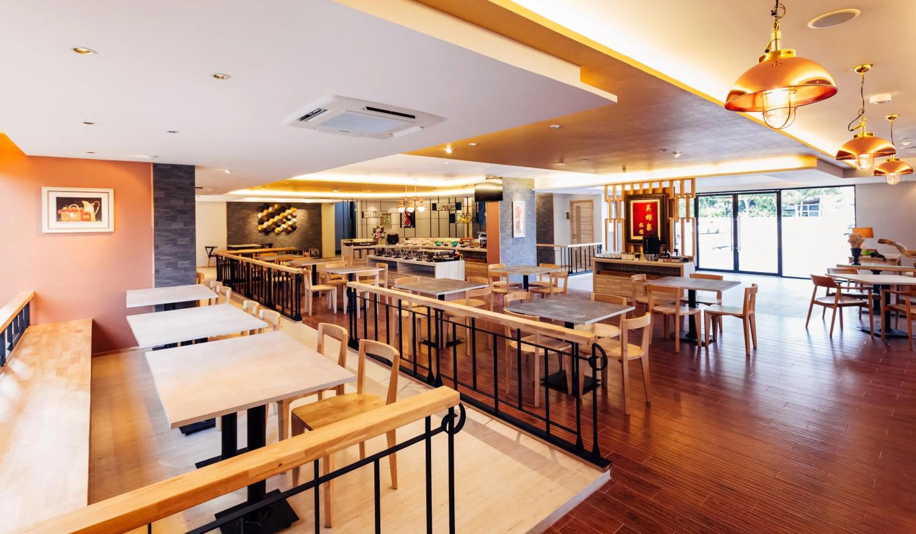 Restaurant/places to eat in Baron Residence Bangkok