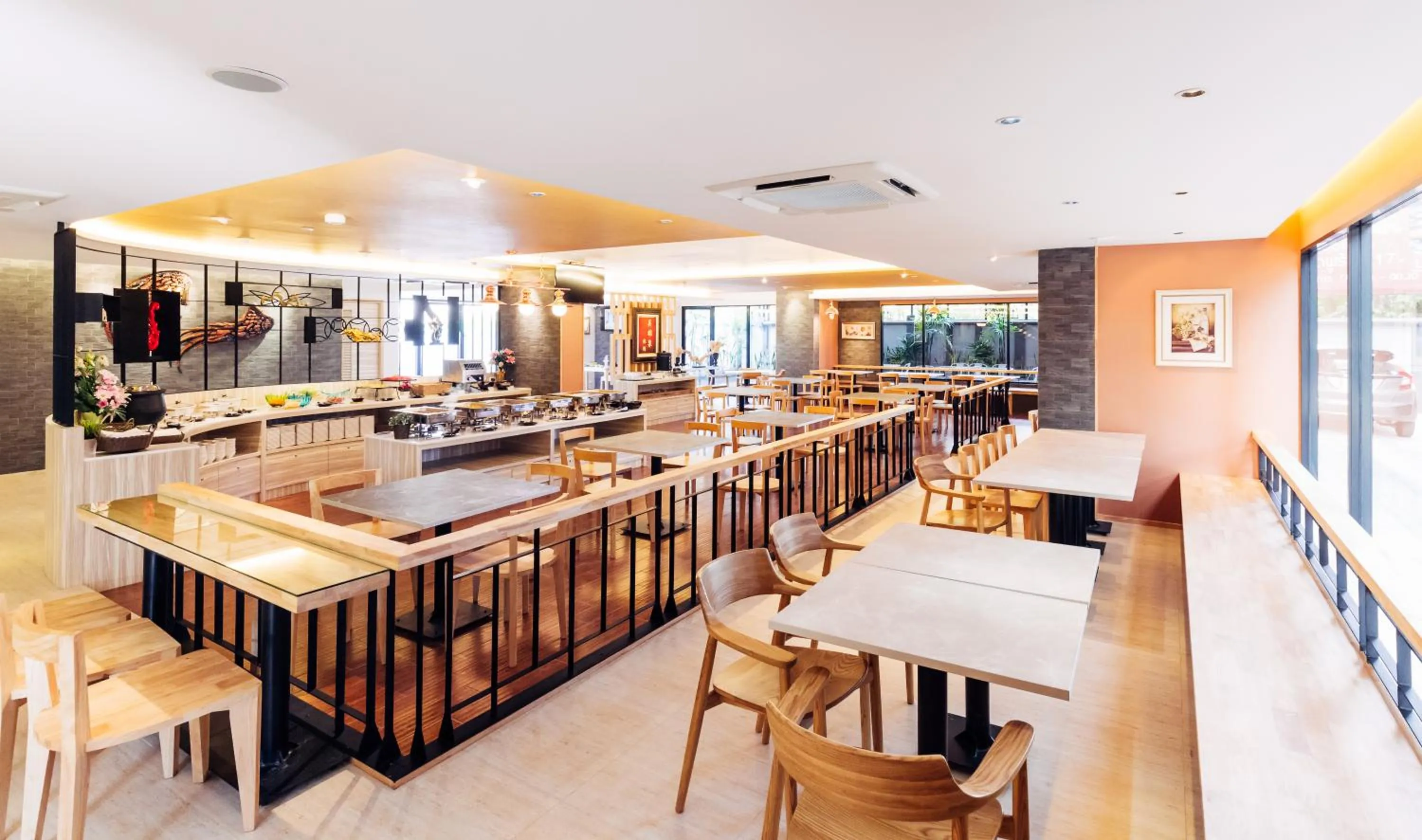 Restaurant/places to eat in Baron Residence Bangkok