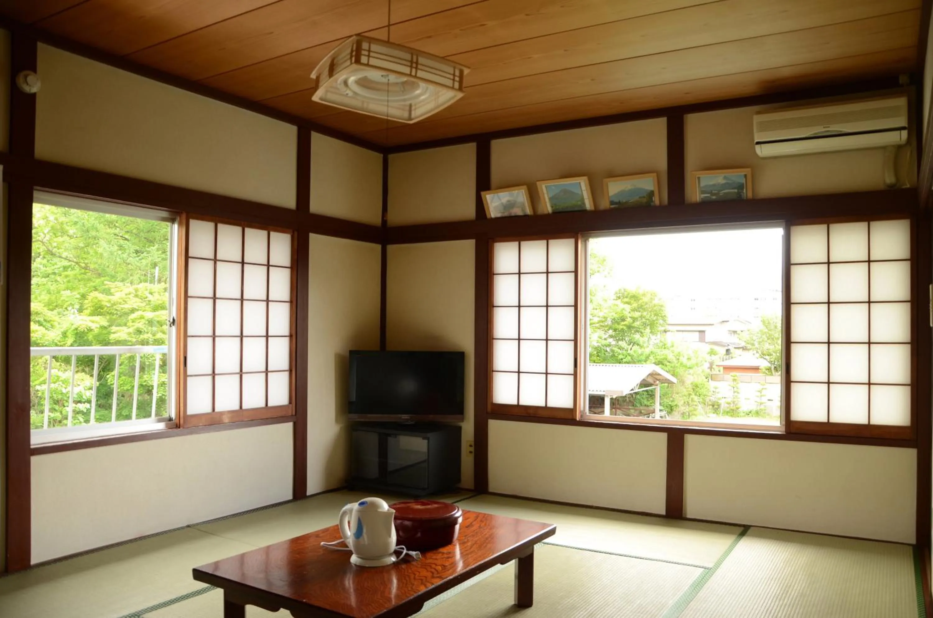 Photo of the whole room in Maruyaso