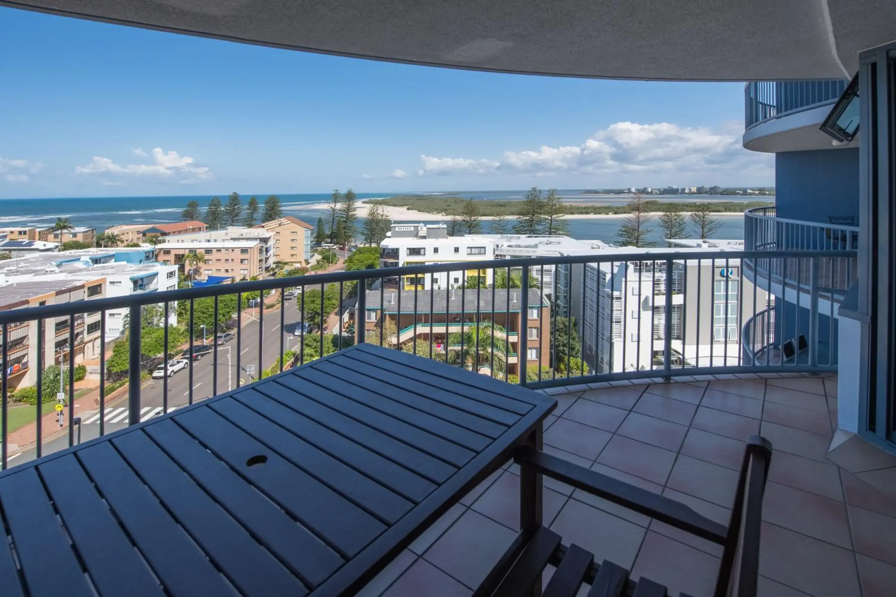 Deluxe Two-Bedroom Apartment with Ocean View in Centrepoint Apartments Caloundra Deluxe Two-Bedroom Apartment with Ocean View in Centrepoint Apartments Caloundra