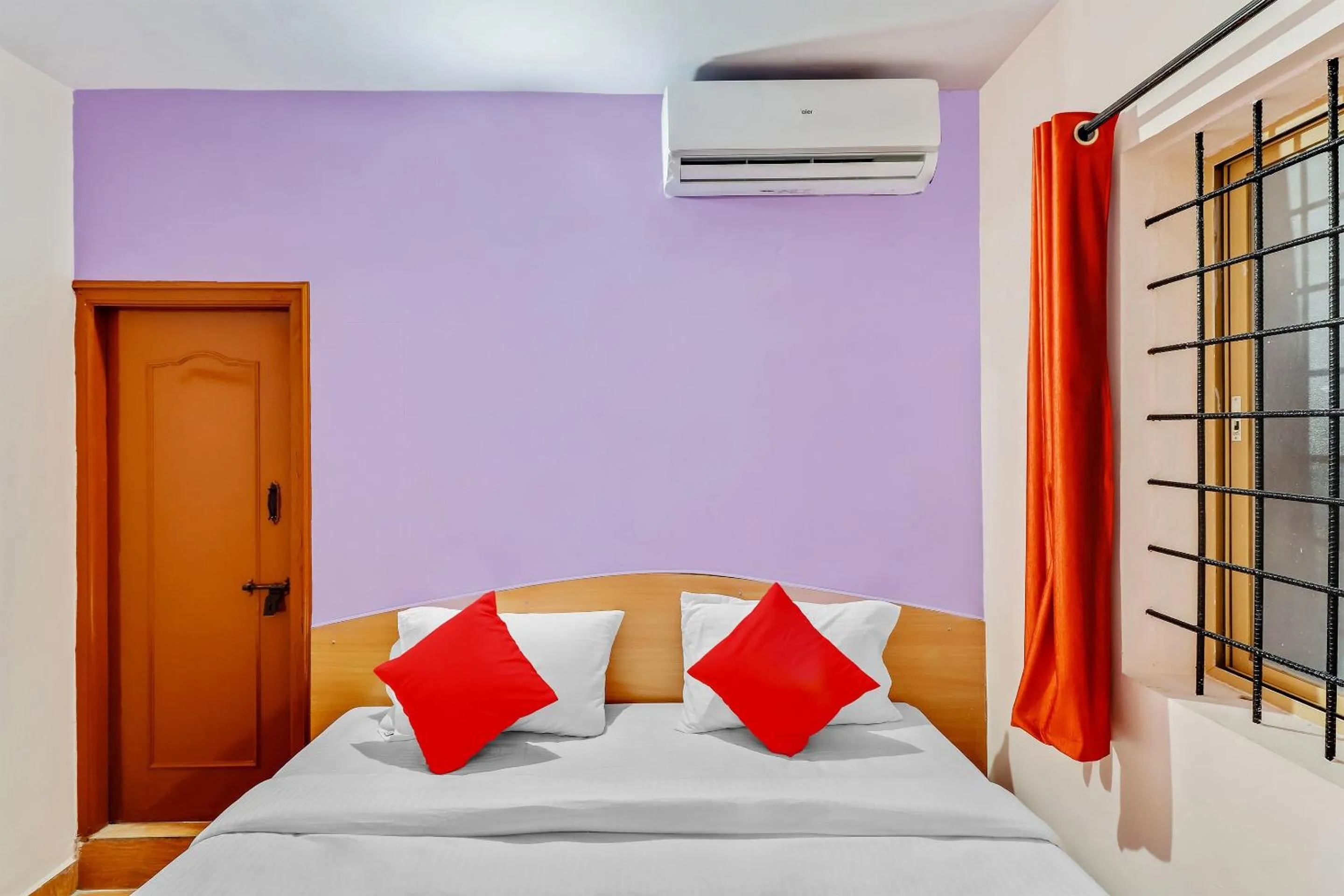 Bedroom in Hotel O MRV Royal Suites