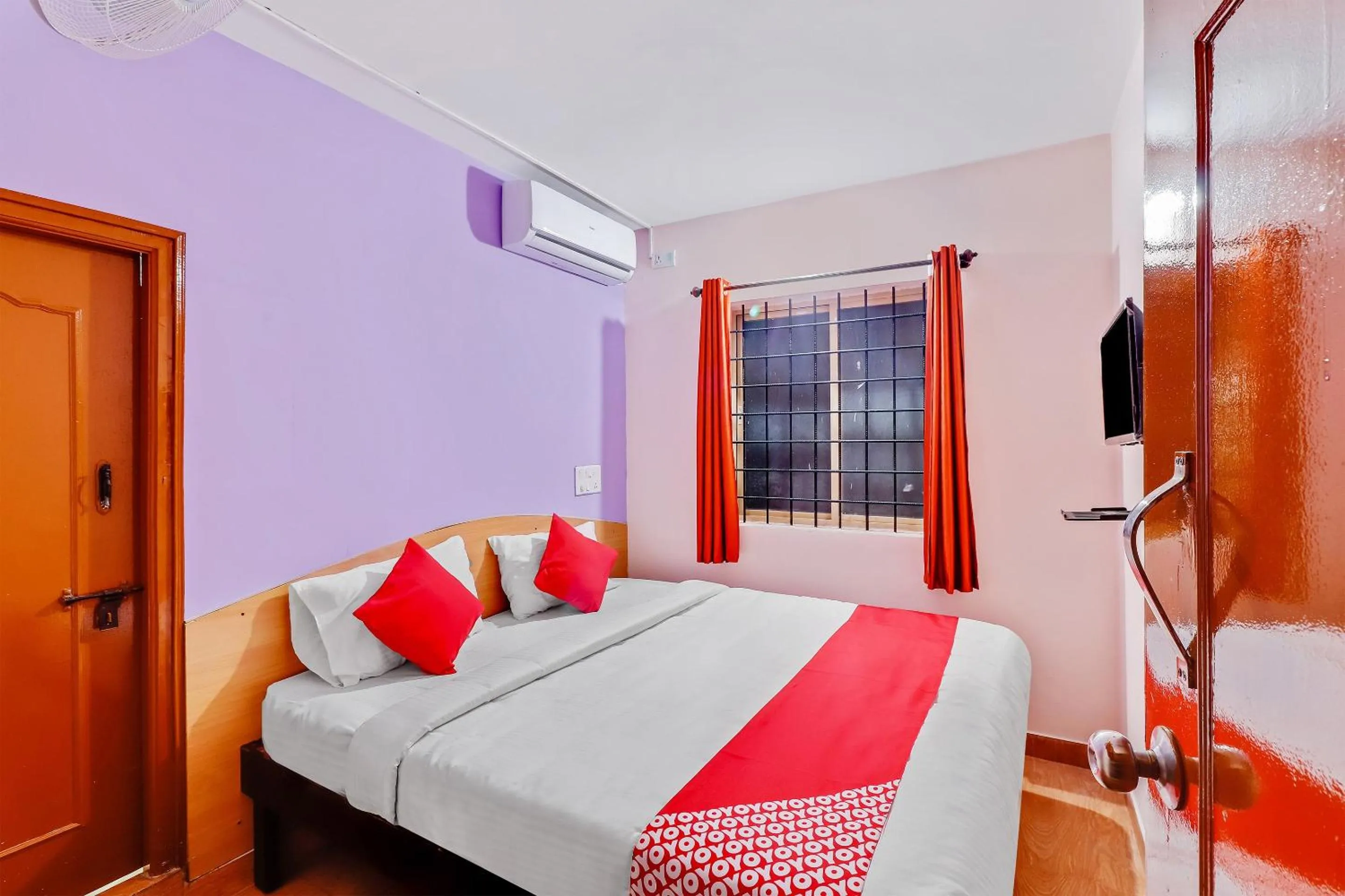 Bedroom in Hotel O MRV Royal Suites