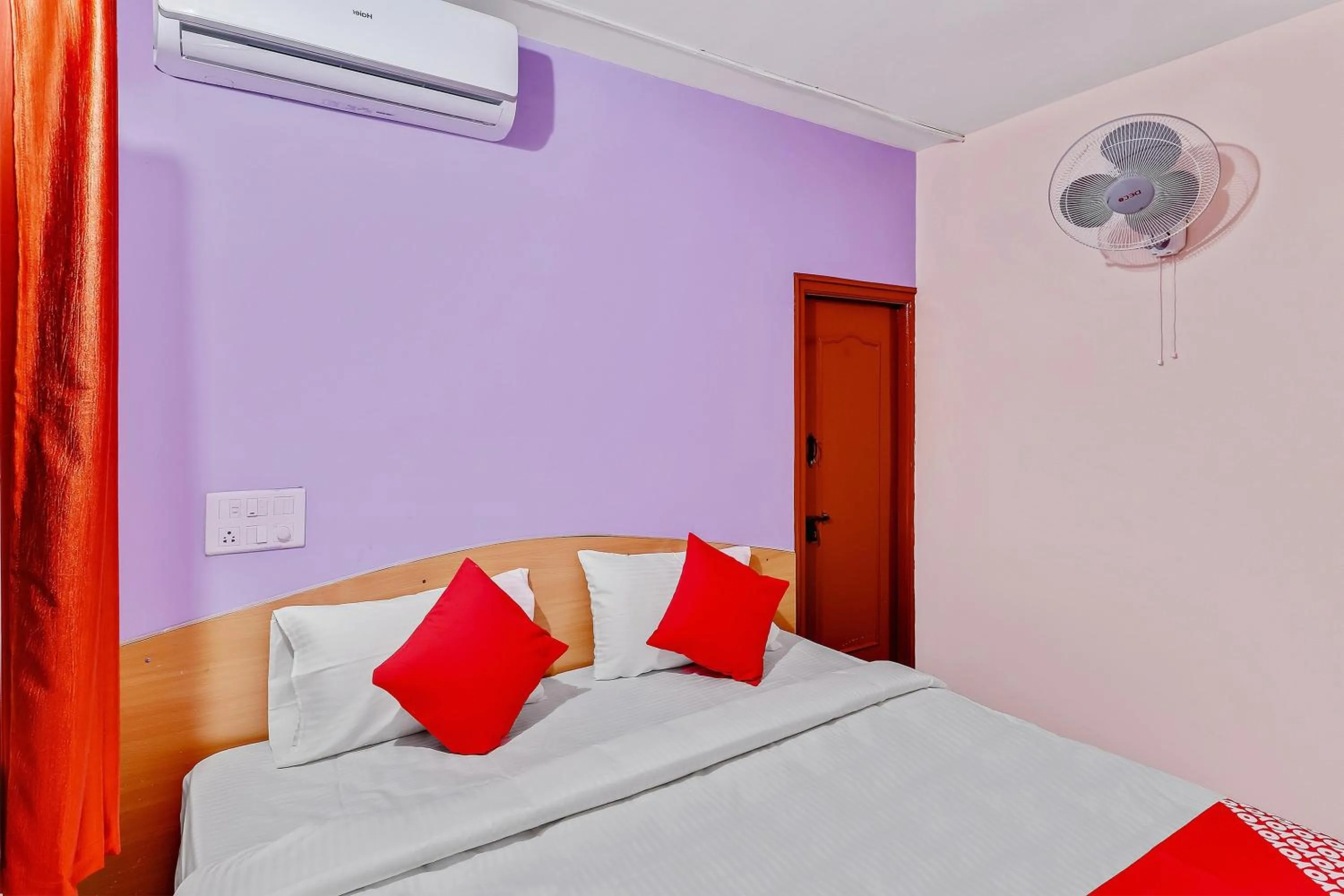 Bedroom in Hotel O MRV Royal Suites