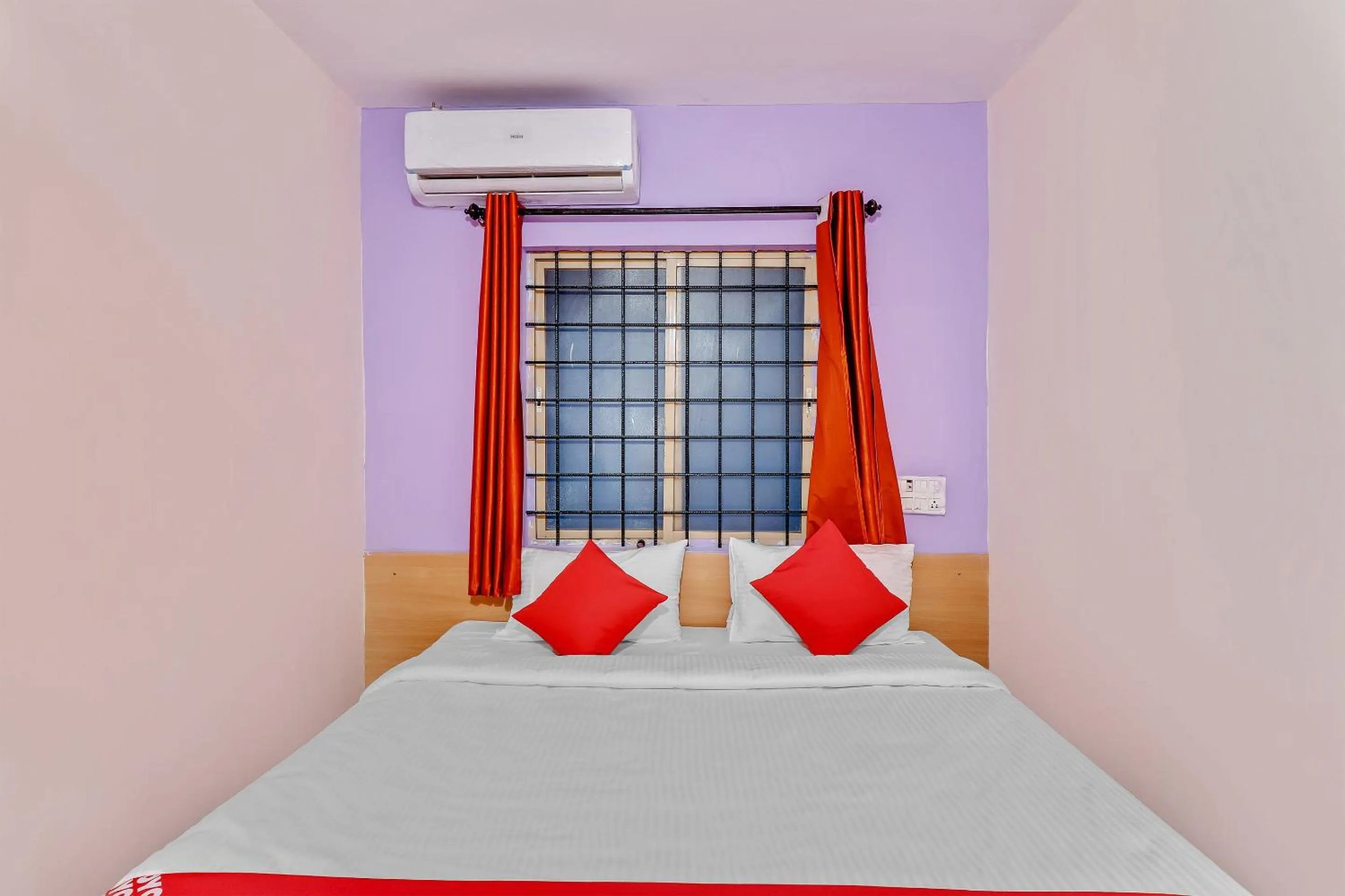 Bedroom in Hotel O MRV Royal Suites