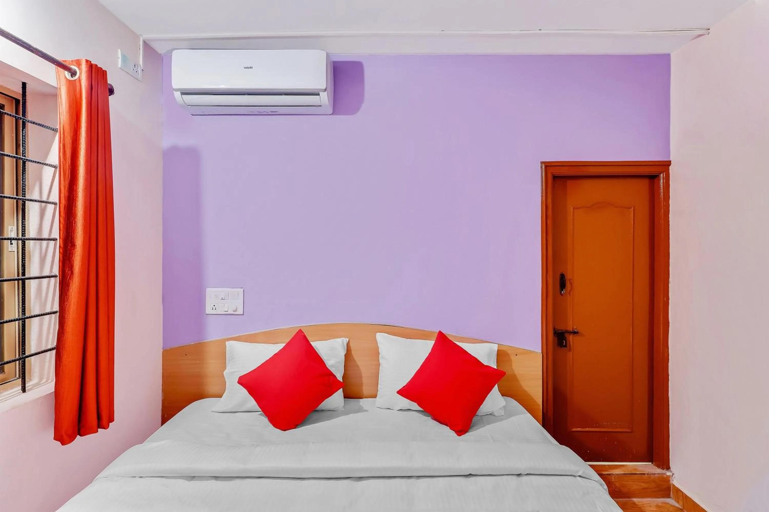 Bedroom in Hotel O MRV Royal Suites