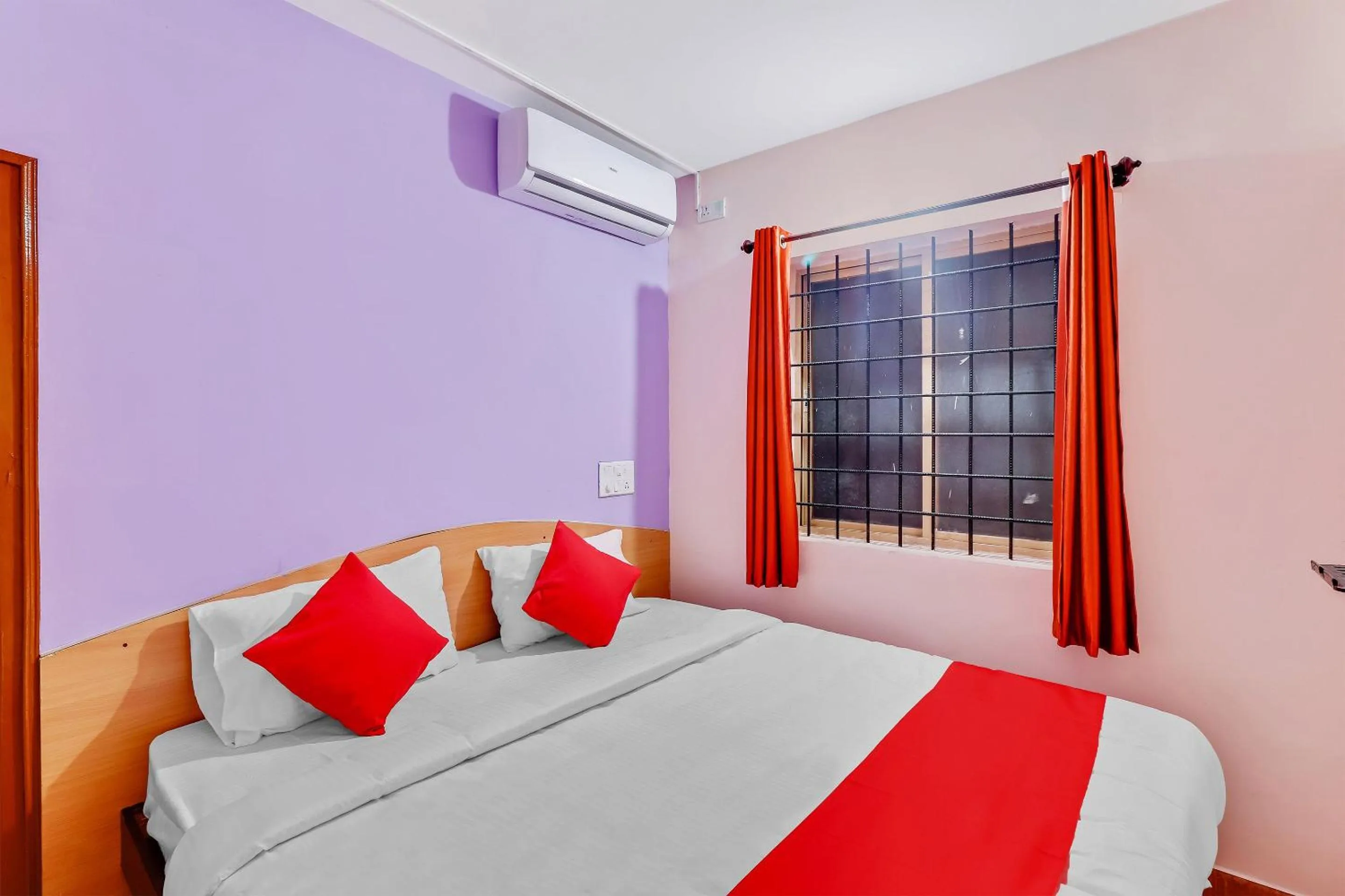 Bedroom in Hotel O MRV Royal Suites