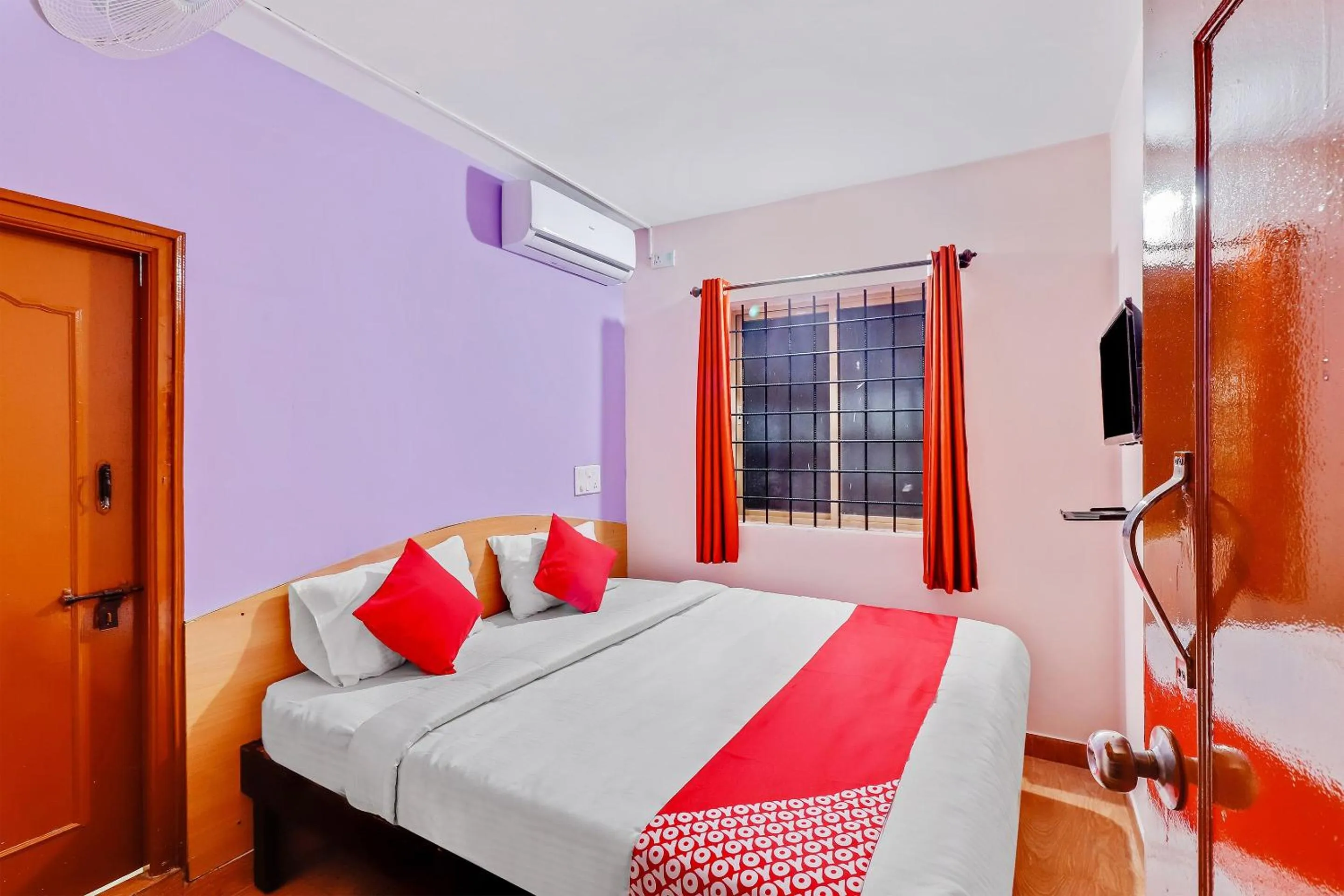 Bedroom in Hotel O MRV Royal Suites