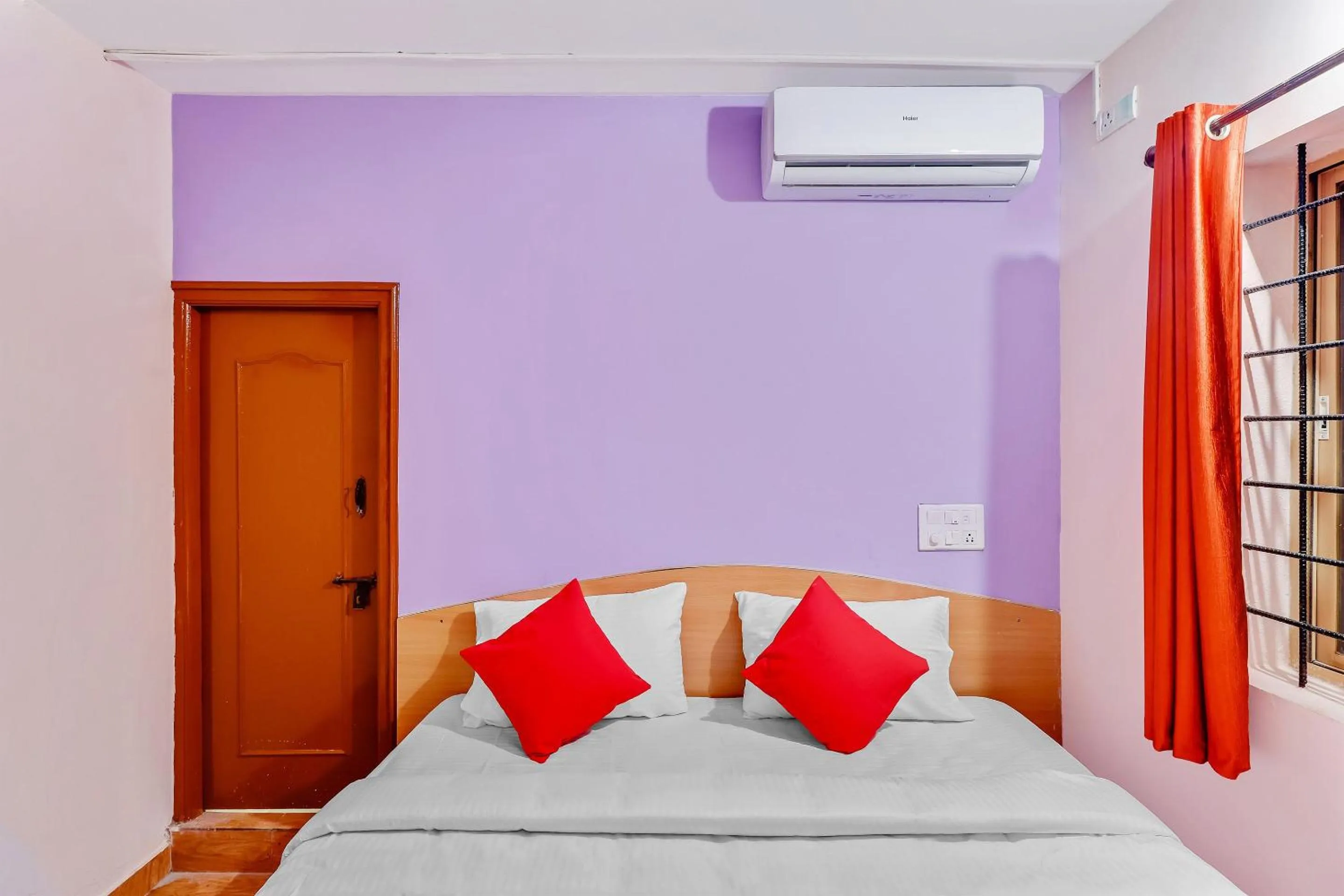 Bedroom in Hotel O MRV Royal Suites